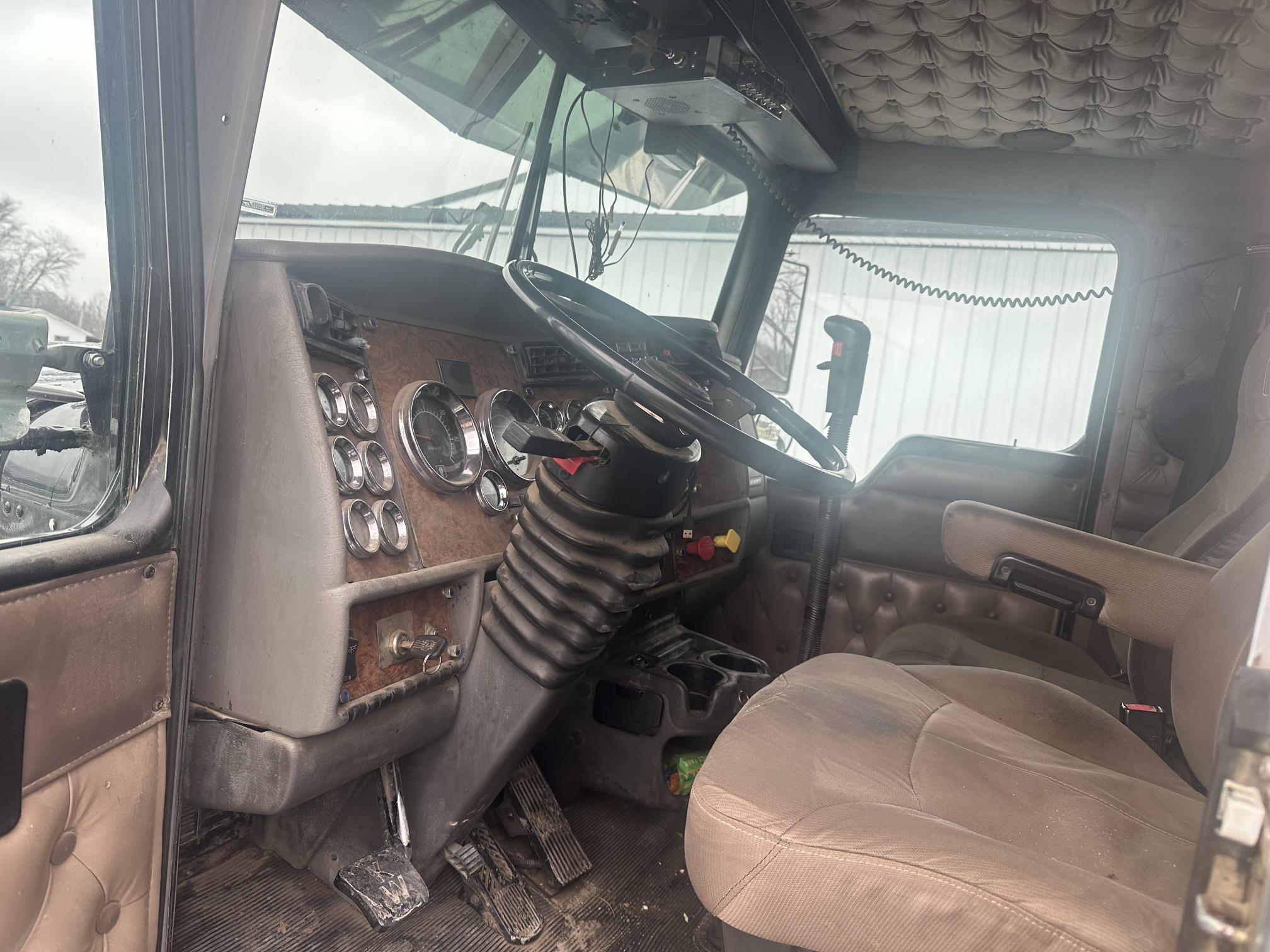 2002 KENWORTH T800 - Image 39