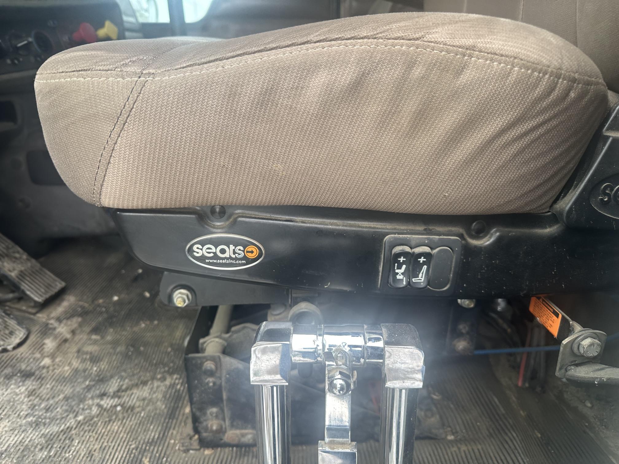 2002 KENWORTH T800 - Image 40