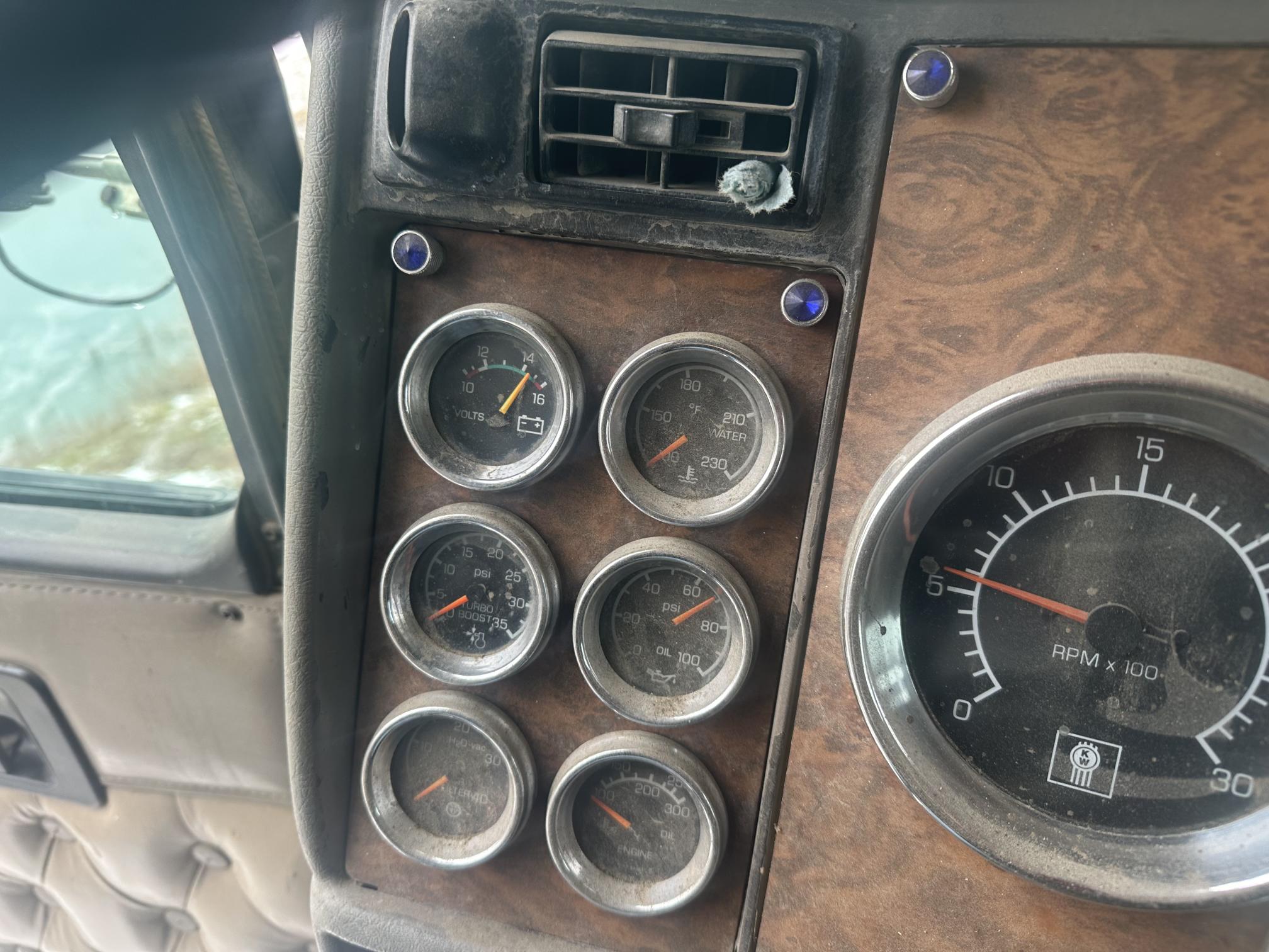 2002 KENWORTH T800 - Image 44