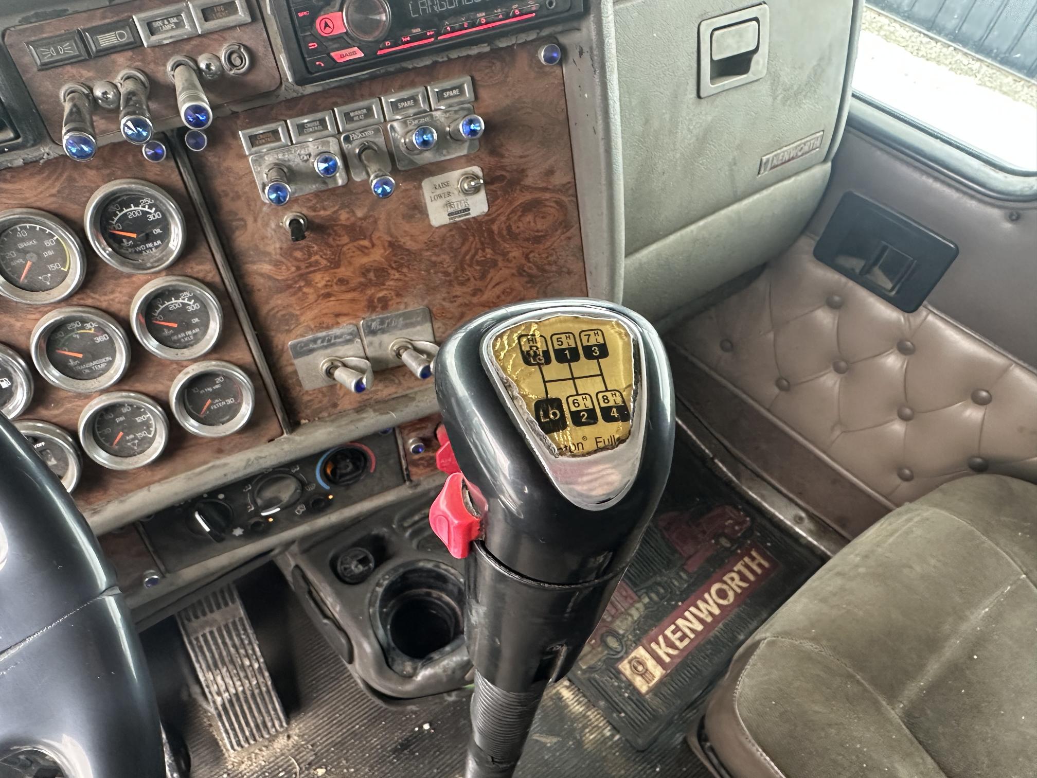 2002 KENWORTH T800 - Image 48