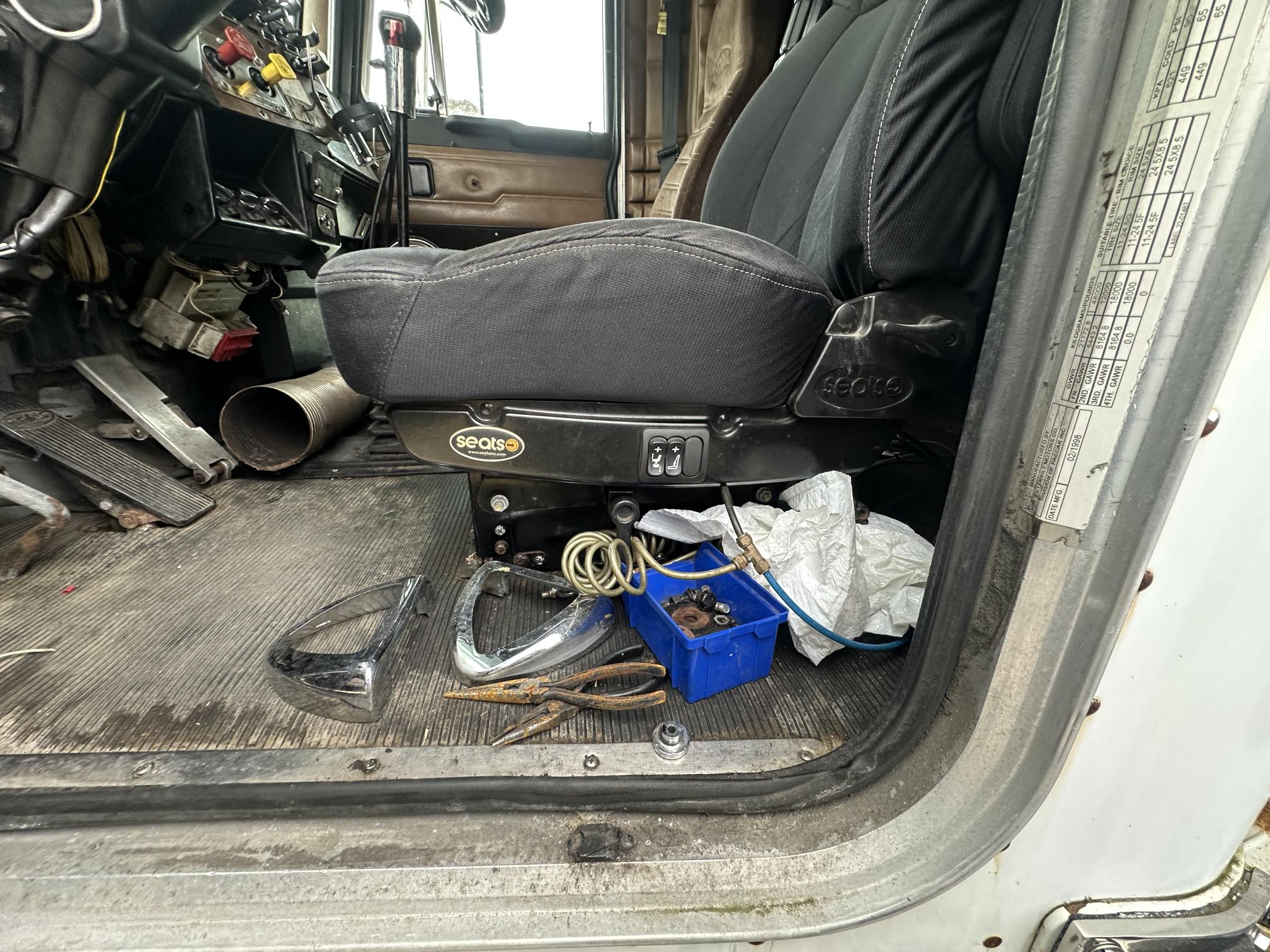 1998 PETERBILT 379 - Image 8