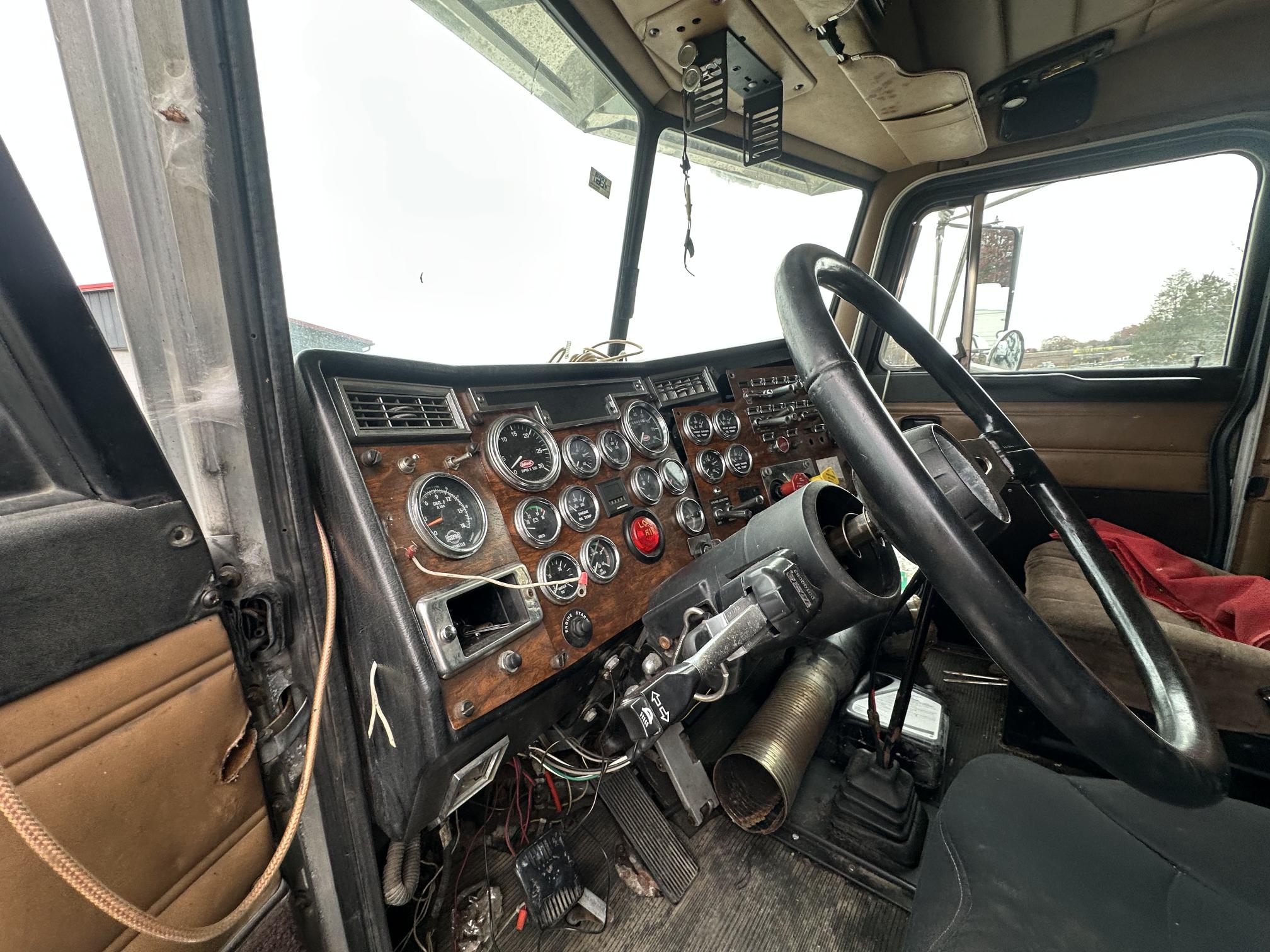 1998 PETERBILT 379 - Image 9