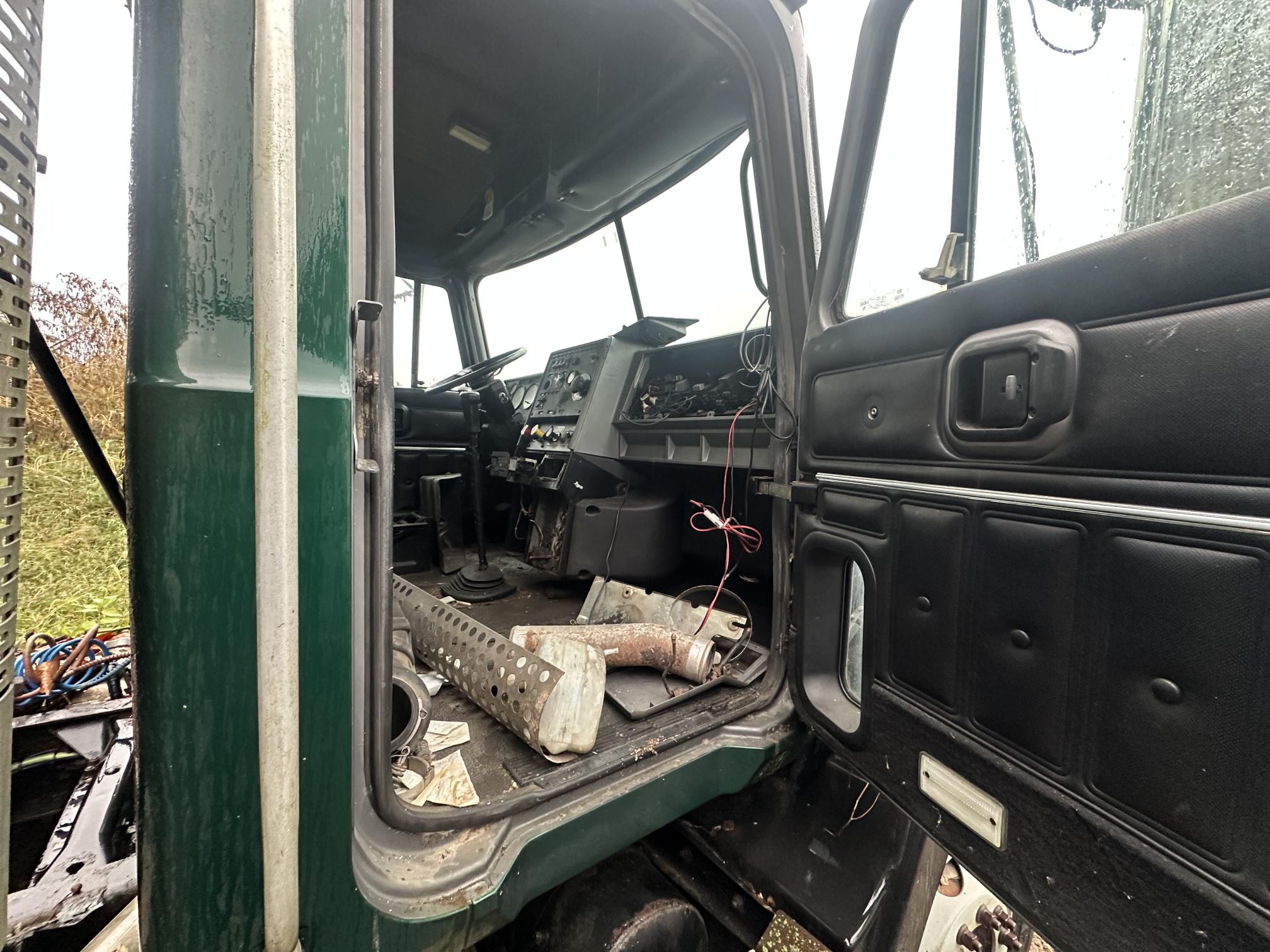 2000 MACK CH612 - view 6 of 8