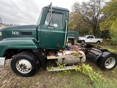 2000 MACK CH612 - Image 1