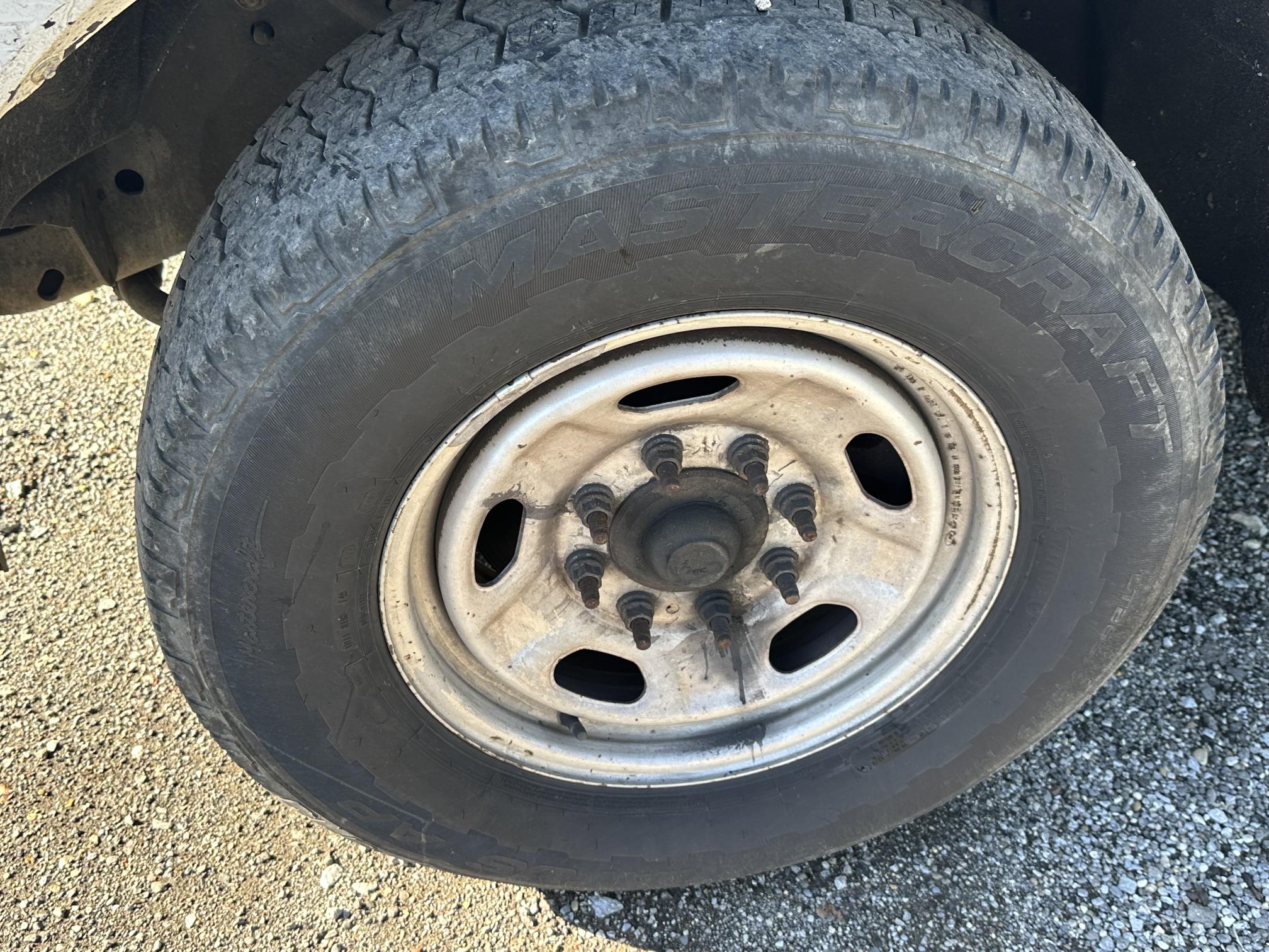 2011 FORD F350 - Image 9