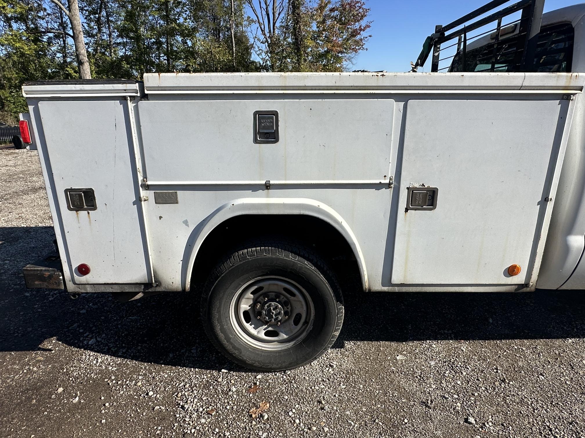 2011 FORD F350 - Image 18