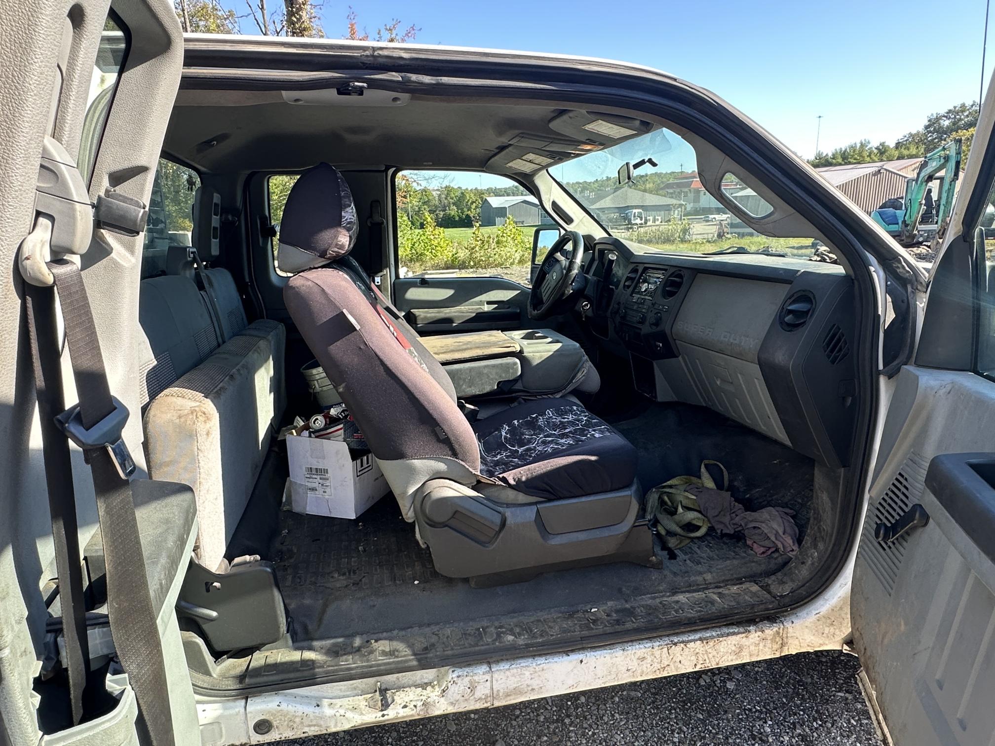 2011 FORD F350 - Image 25