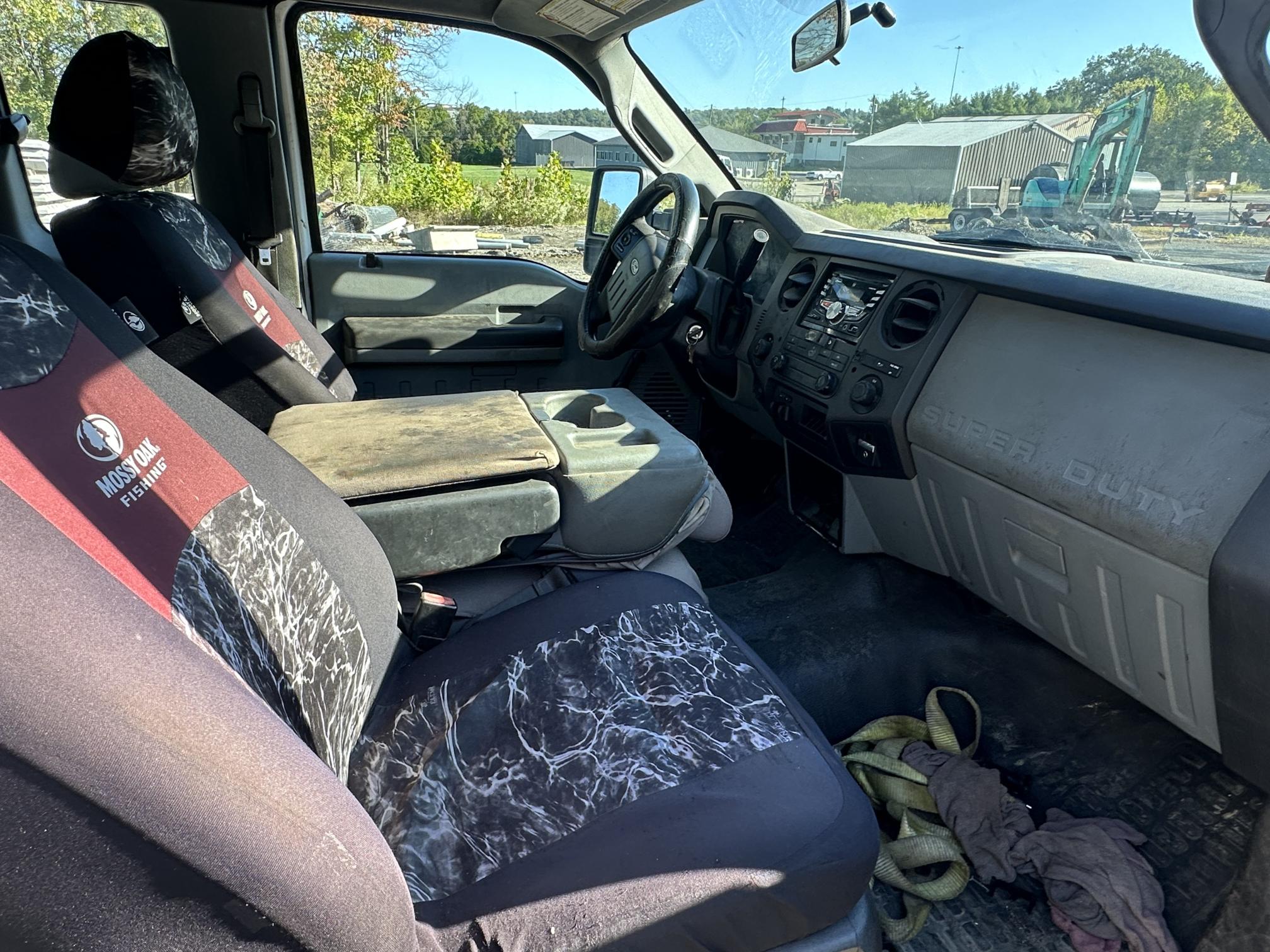 2011 FORD F350 - Image 26