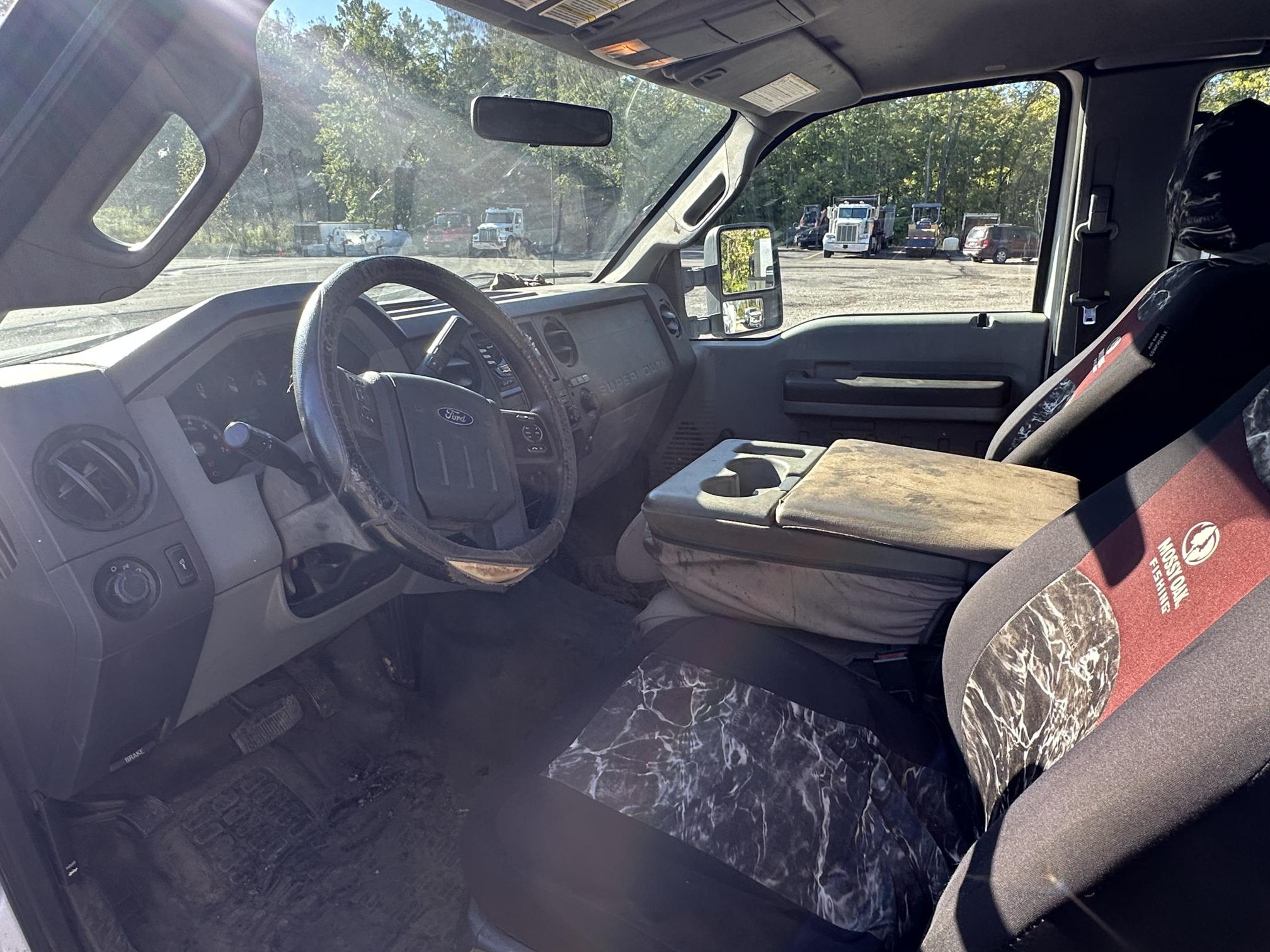 2011 FORD F350 - Image 28