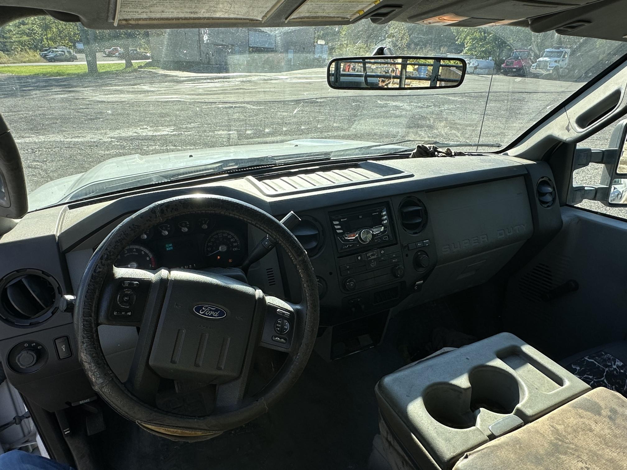 2011 FORD F350 - Image 30