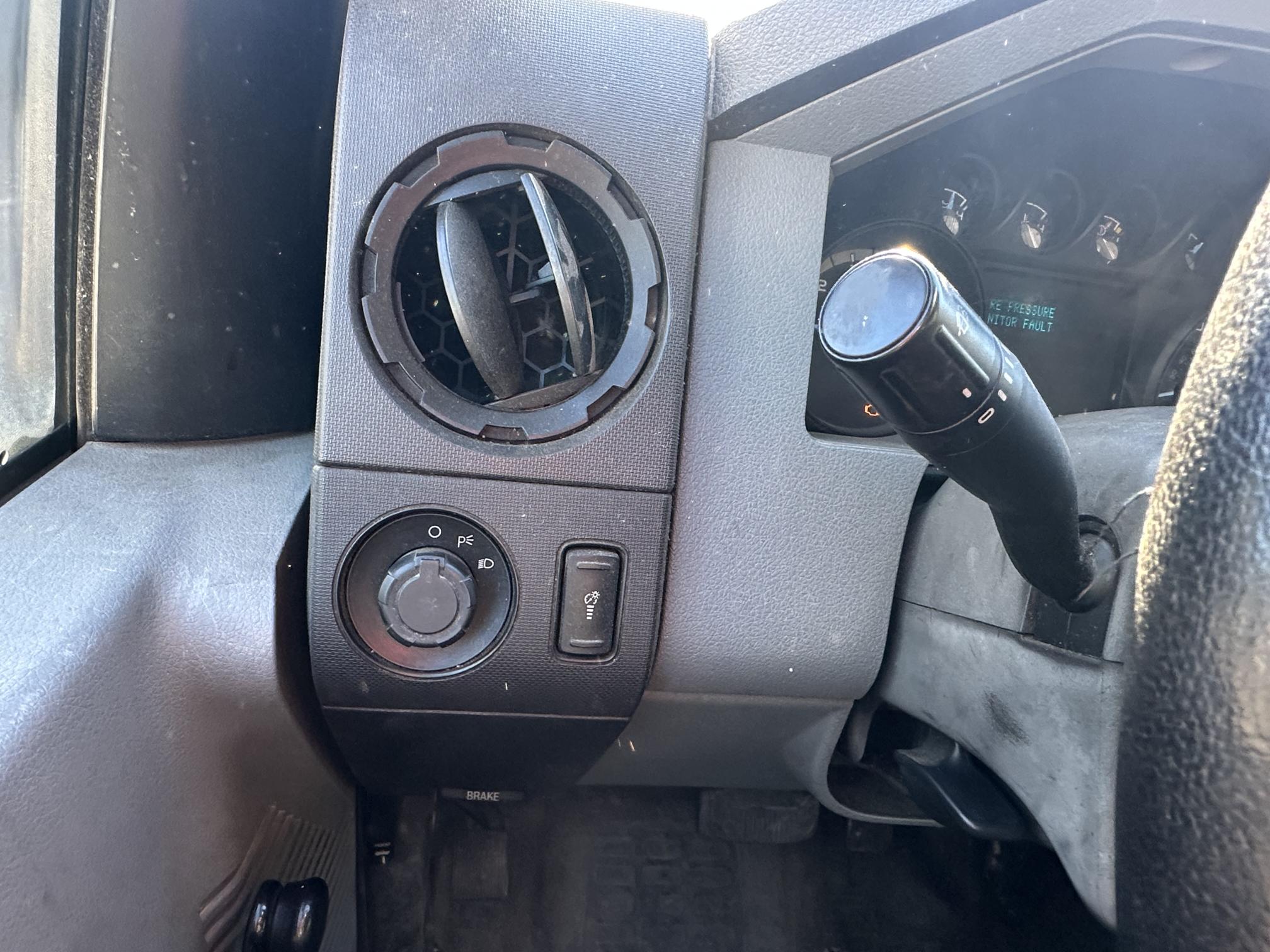 2011 FORD F350 - Image 32