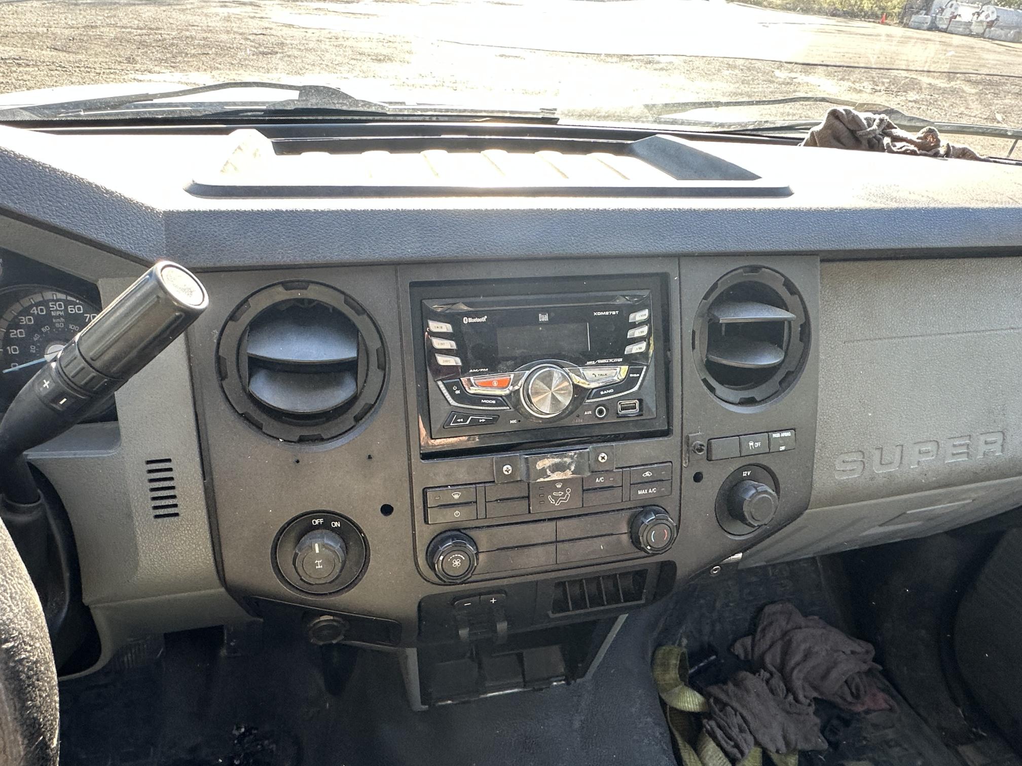 2011 FORD F350 - Image 34