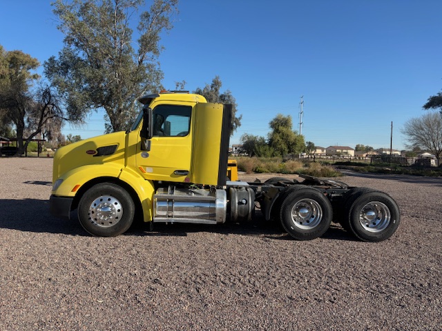 2017 PETERBILT 579 - view 2 of 26