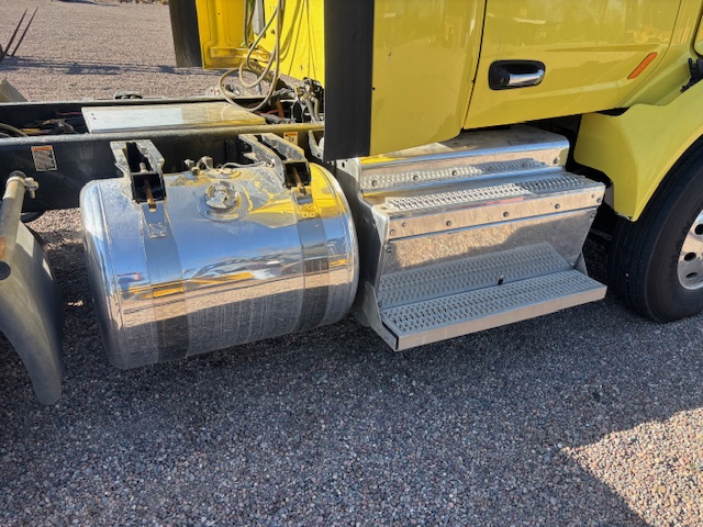 2017 PETERBILT 579 - view 11 of 26