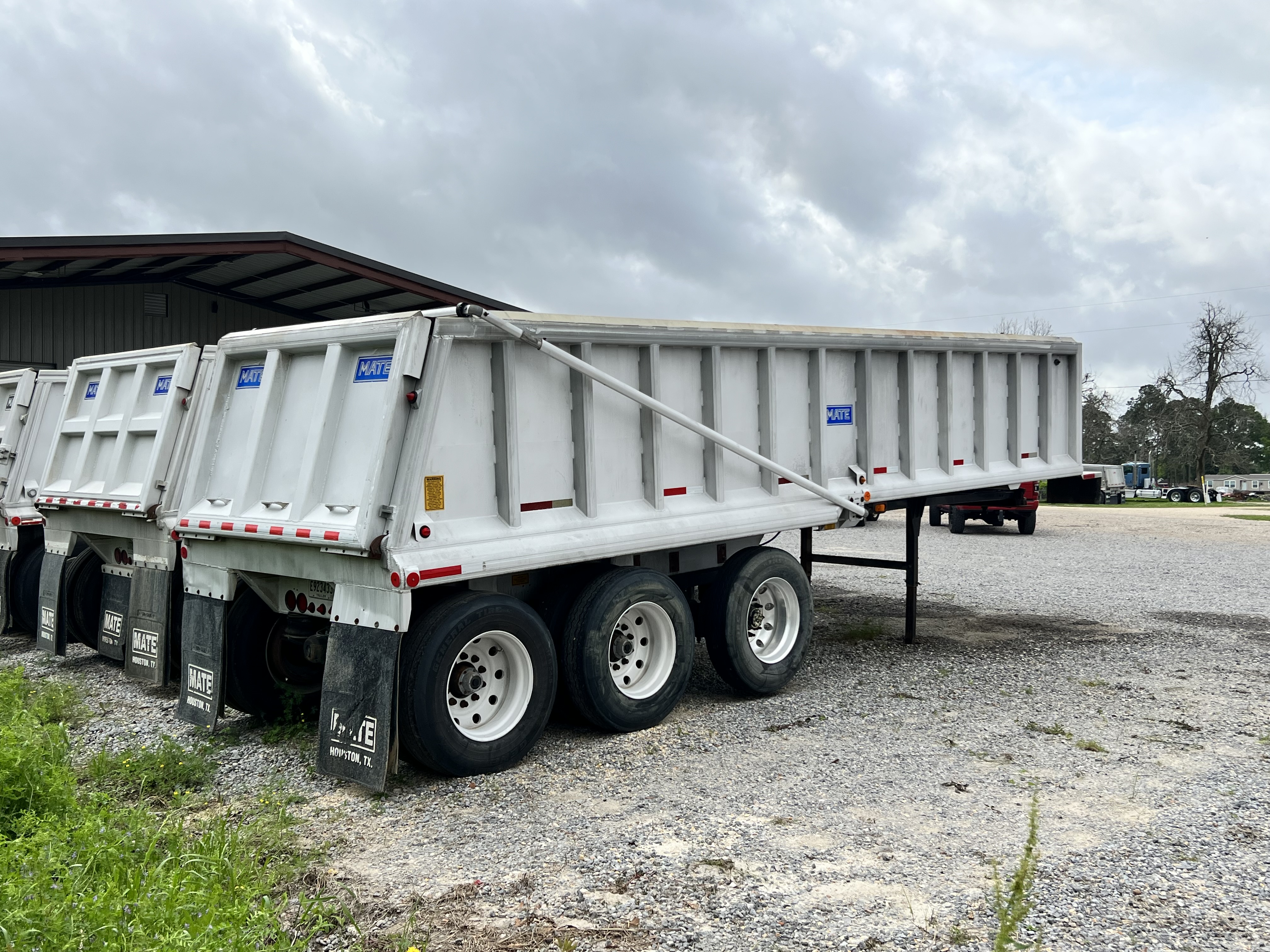 2005 MATE INC 30ft Dump Trailer - Image 2