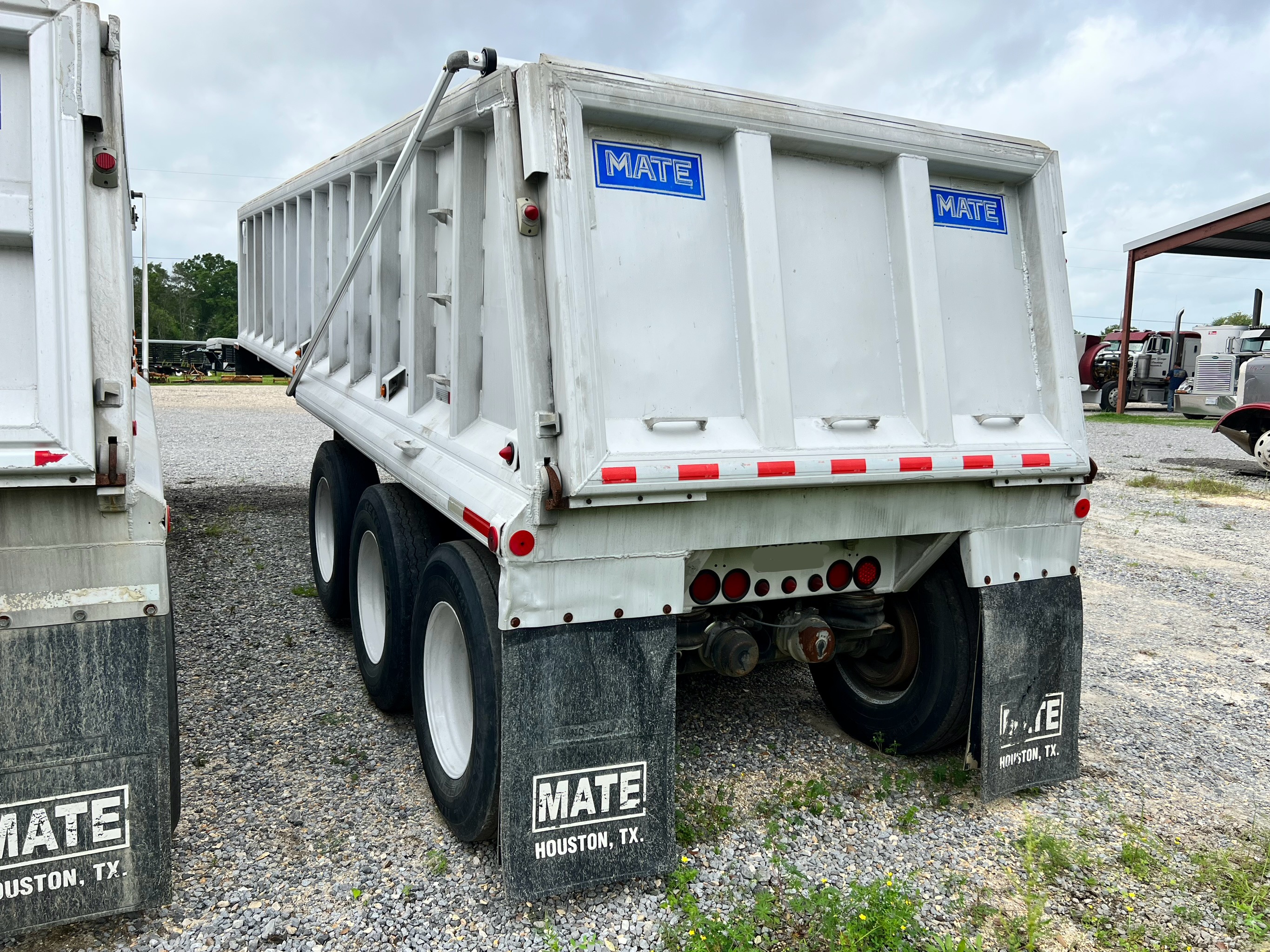 2005 MATE INC 30ft Dump Trailer - Image 4