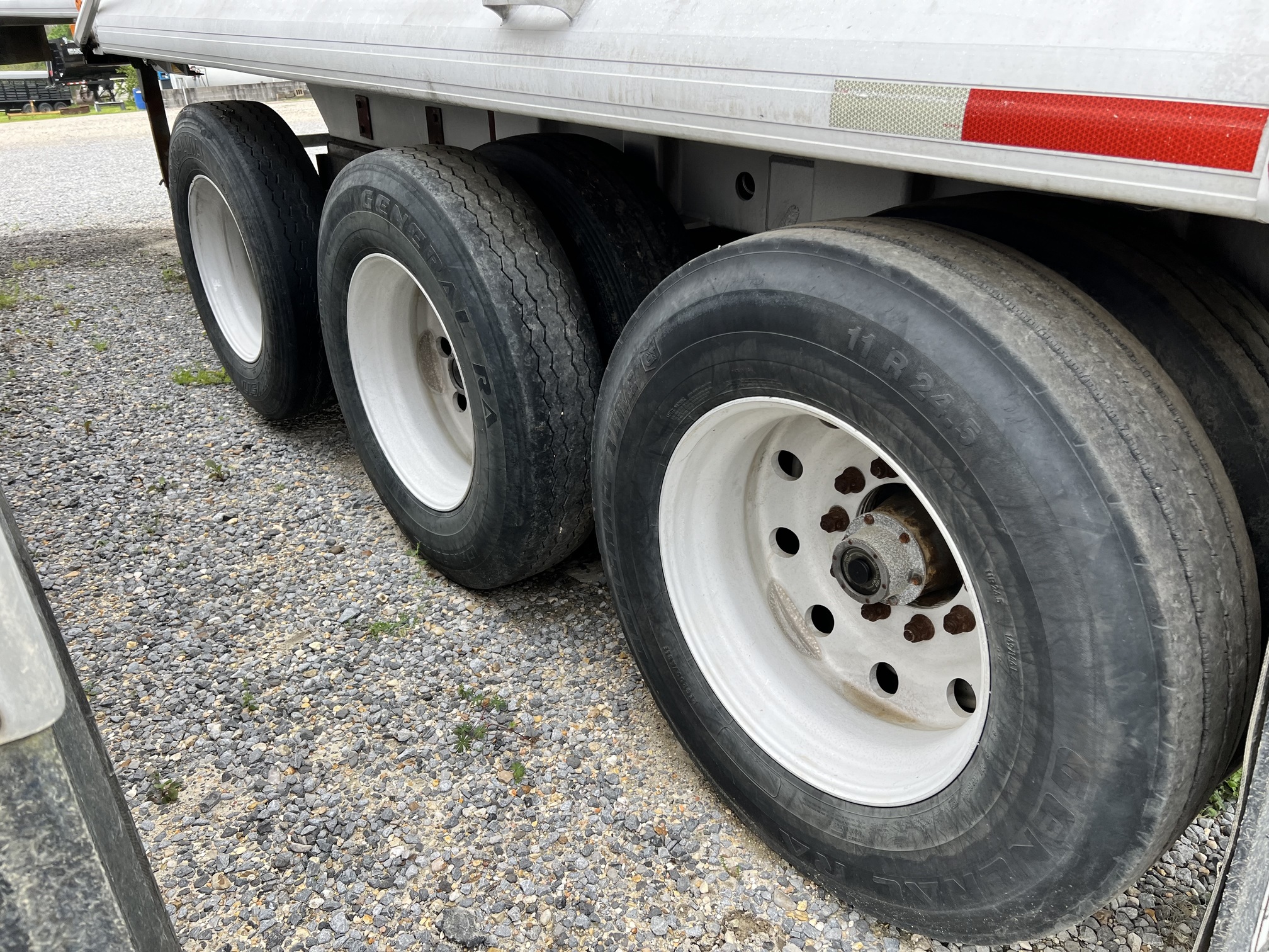 2005 MATE INC 30ft Dump Trailer - Image 15