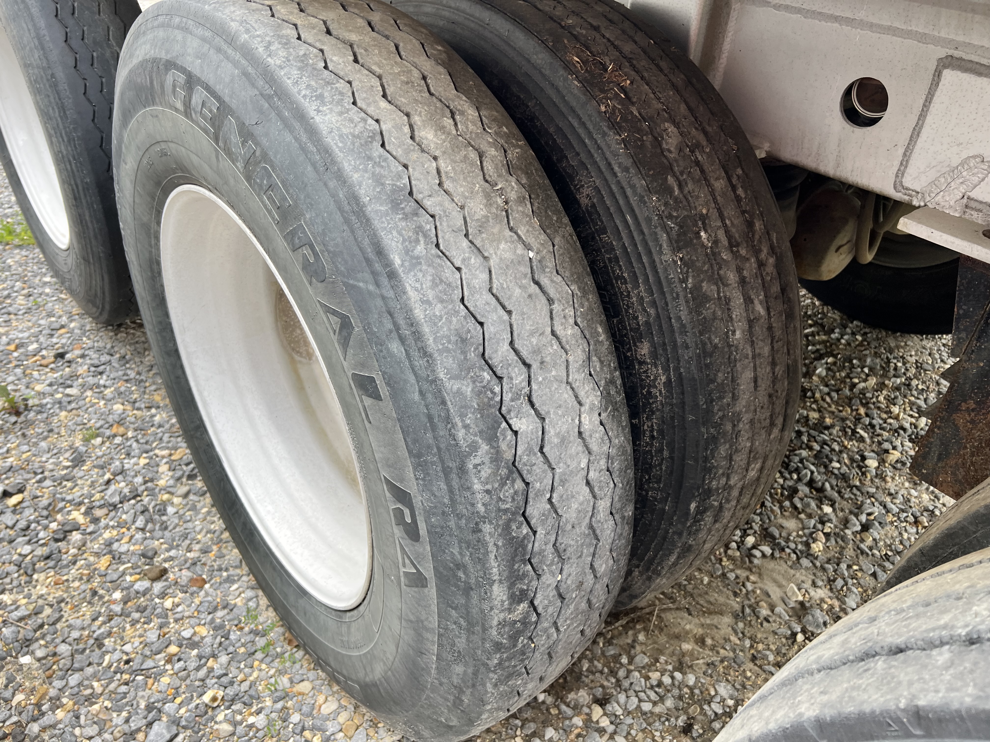 2005 MATE INC 30ft Dump Trailer - Image 18