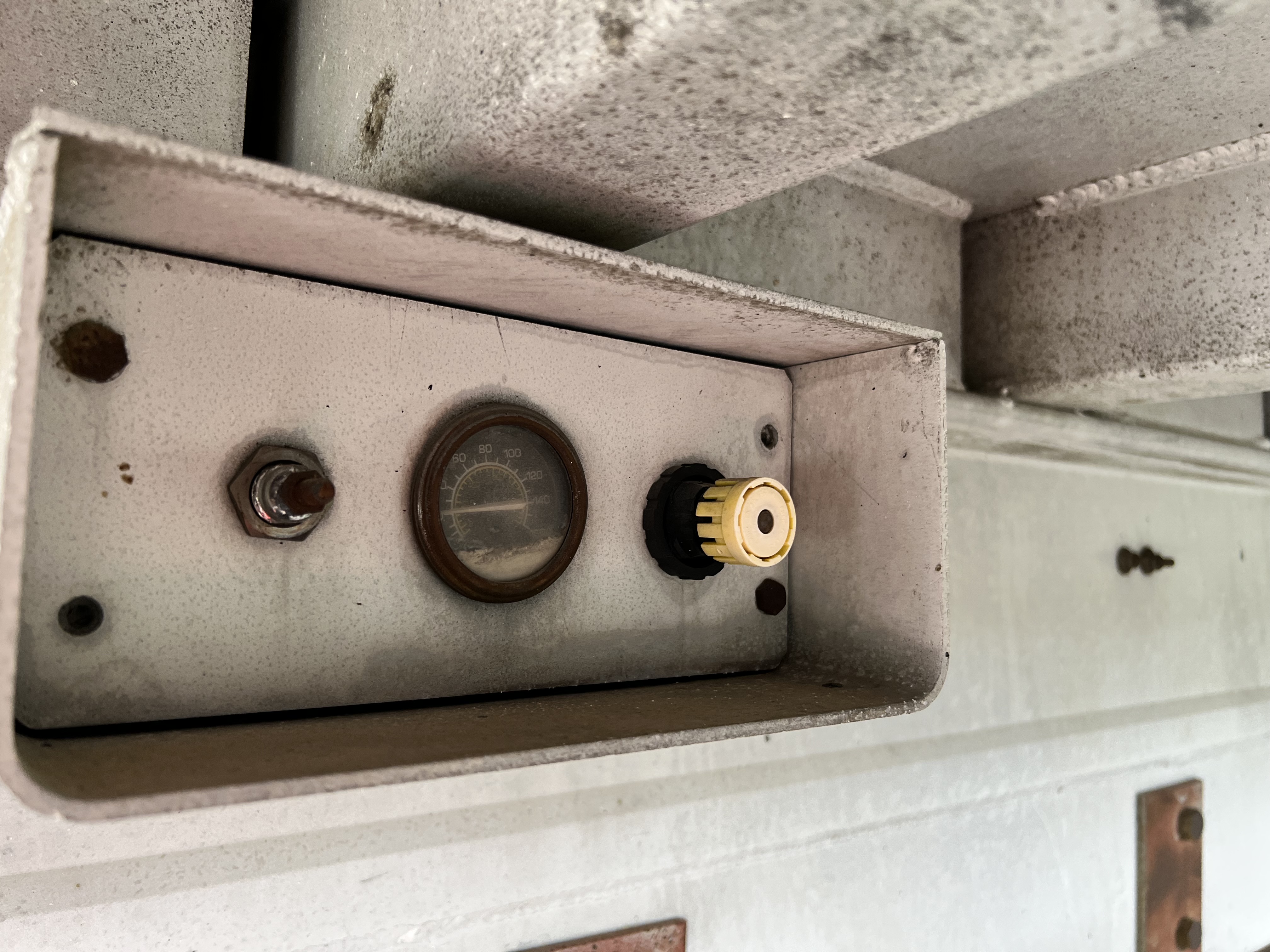 2005 MATE INC 30ft Dump Trailer - Image 11