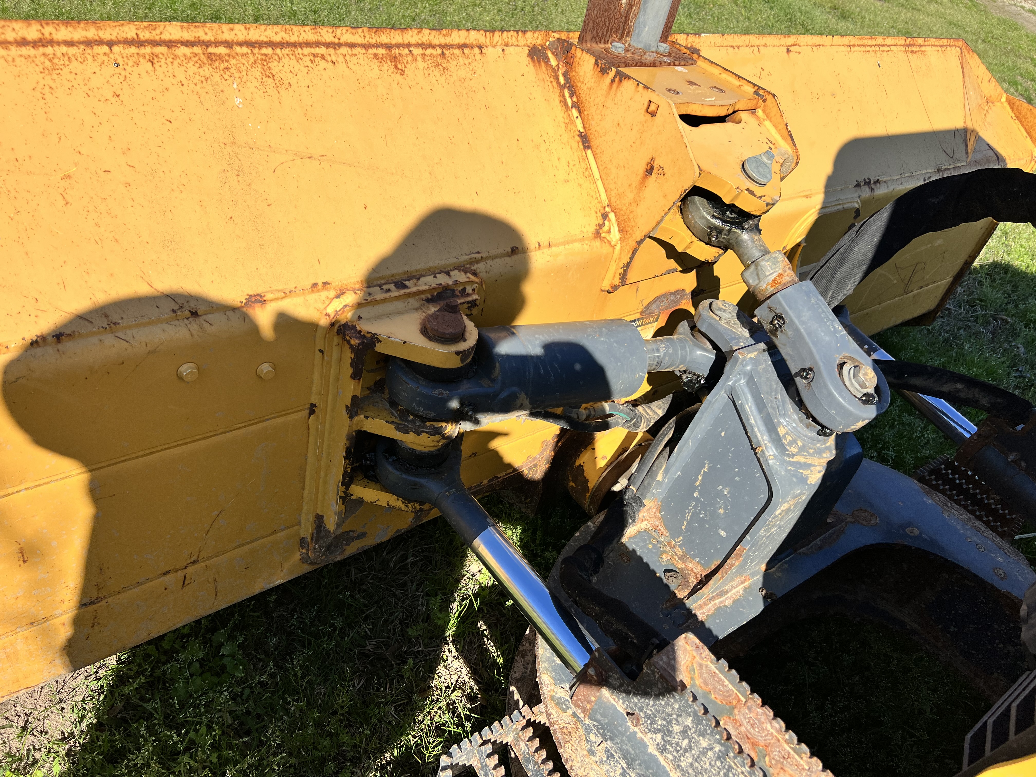 2014 DEERE 650K LGP - Image 16