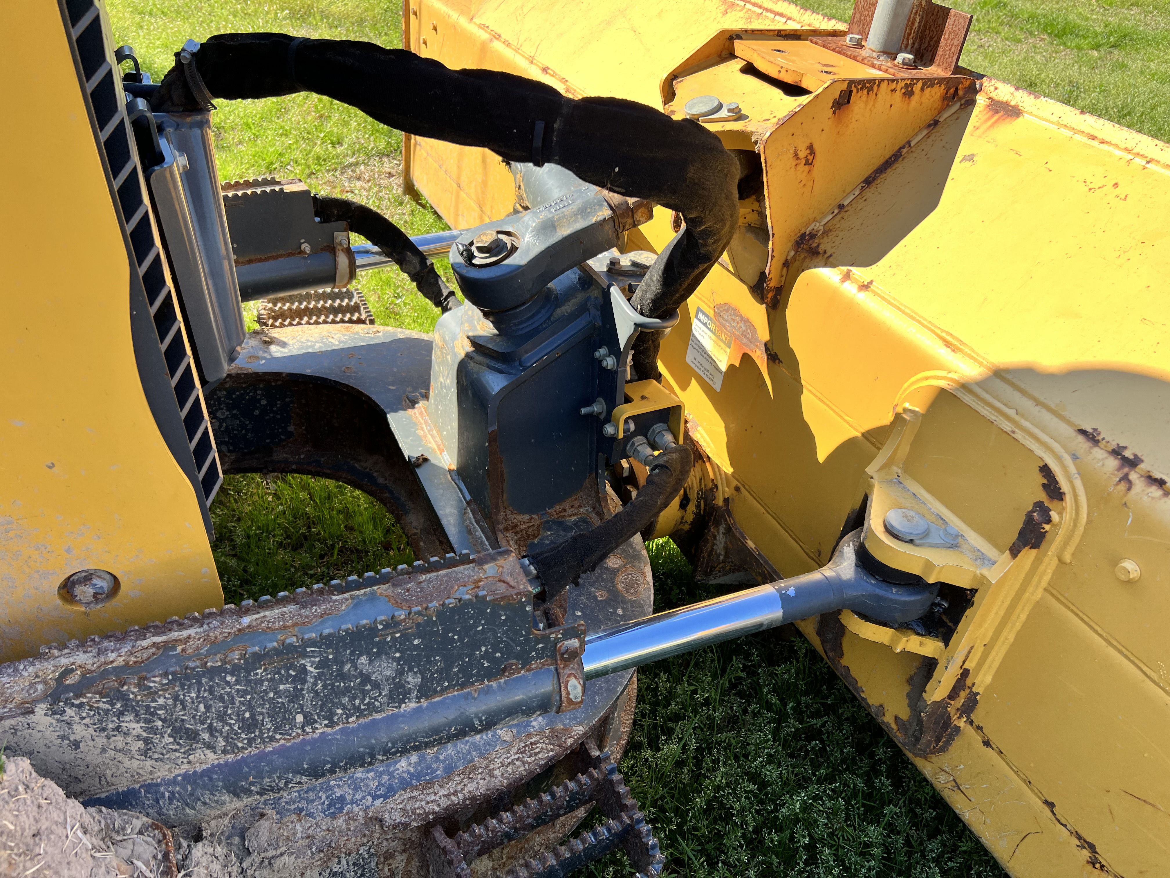 2014 DEERE 650K LGP - view 18 of 44