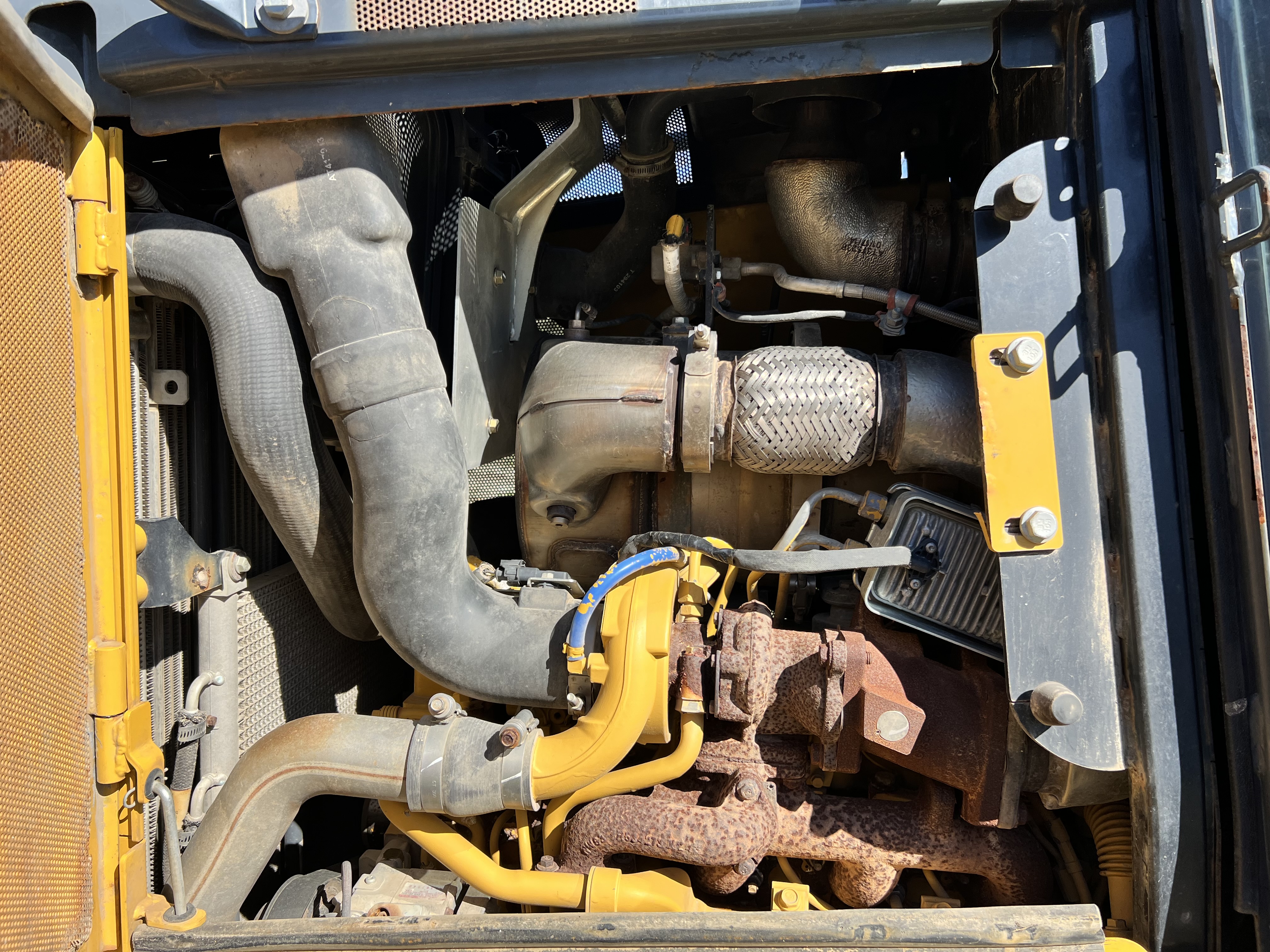 2014 DEERE 650K LGP - Image 23