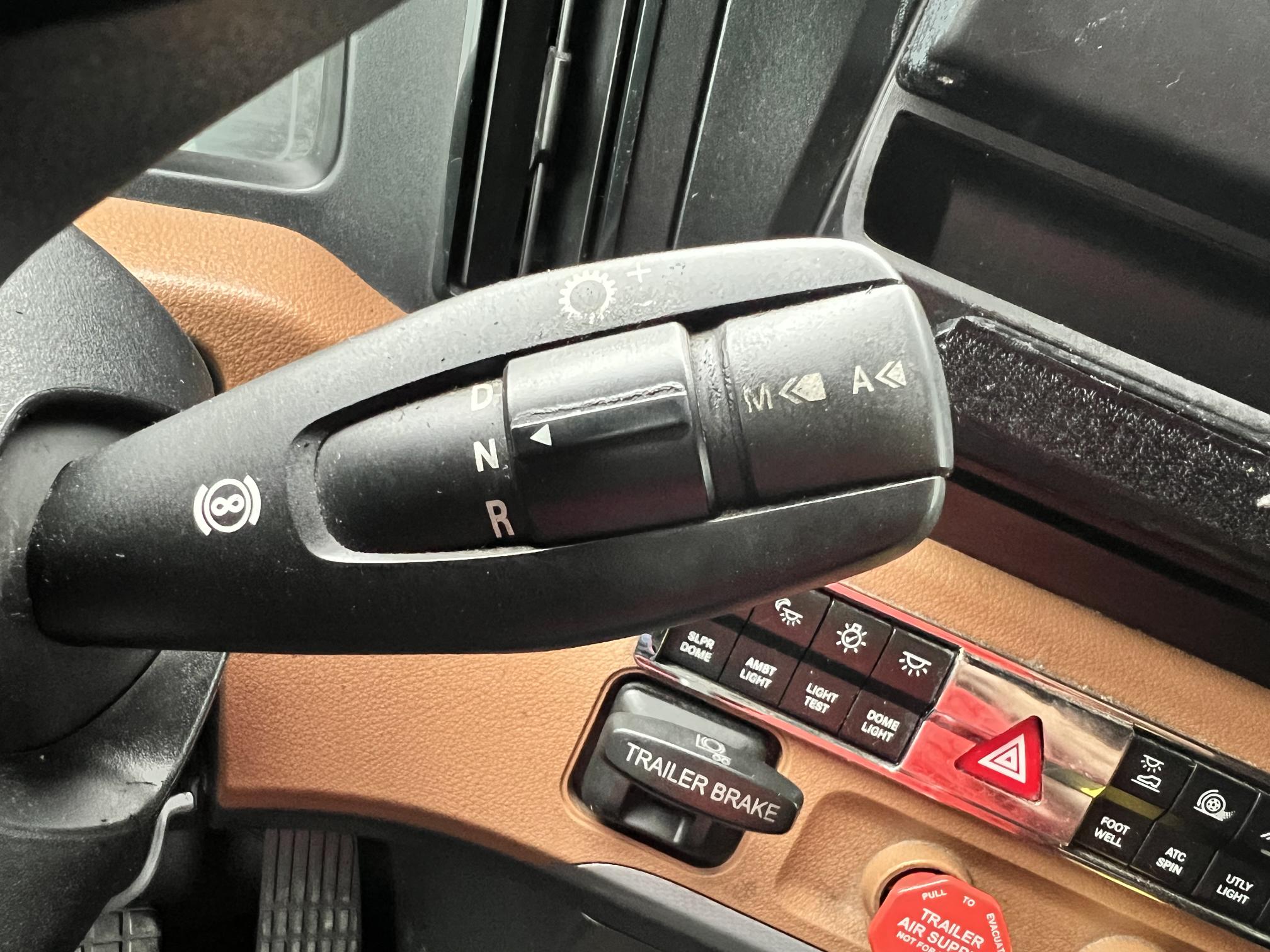 2019 FREIGHTLINER Cascadia - Image 24