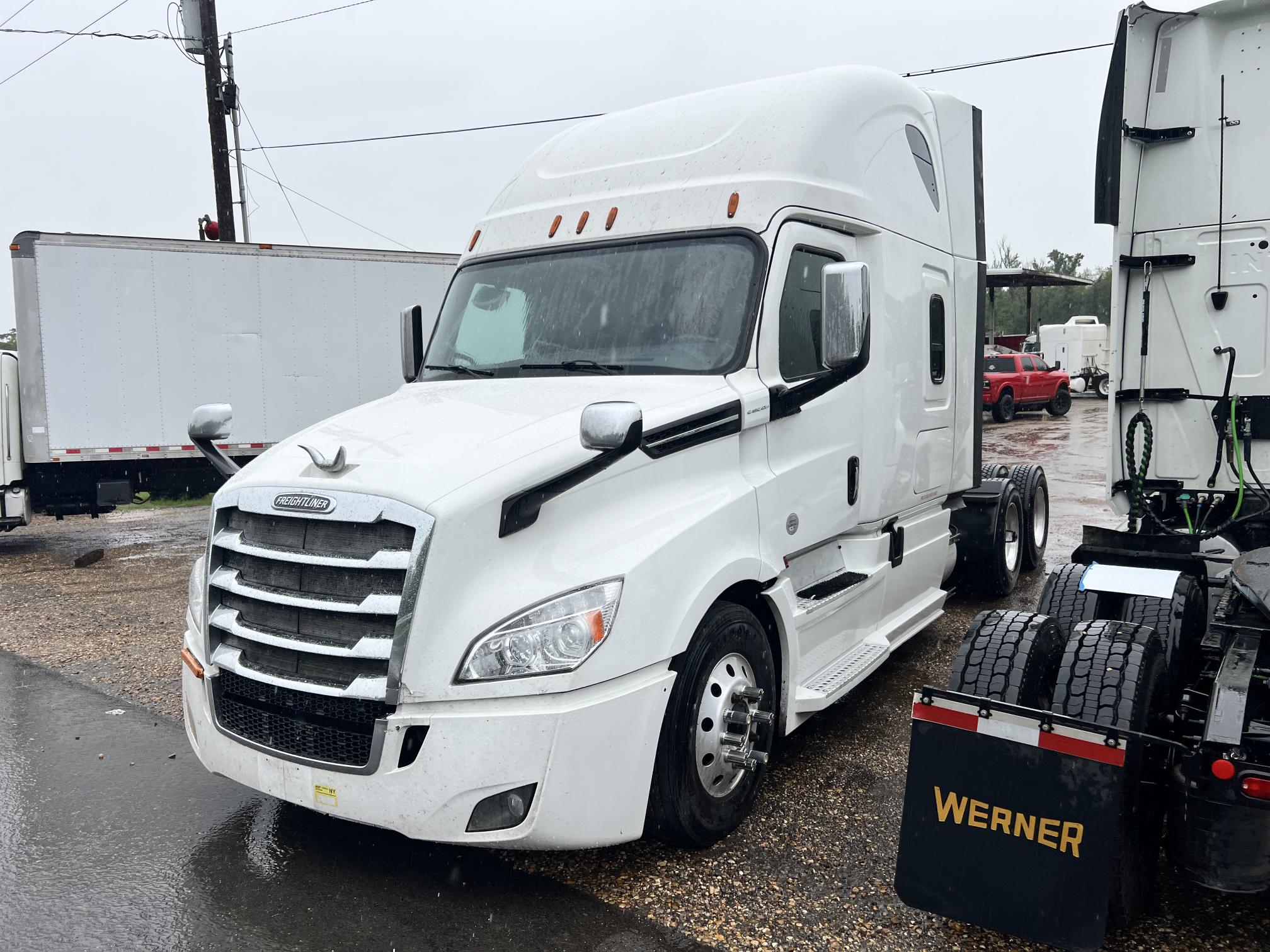 2019 FREIGHTLINER Cascadia - Image 2