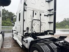 2019 FREIGHTLINER Cascadia - Image 4