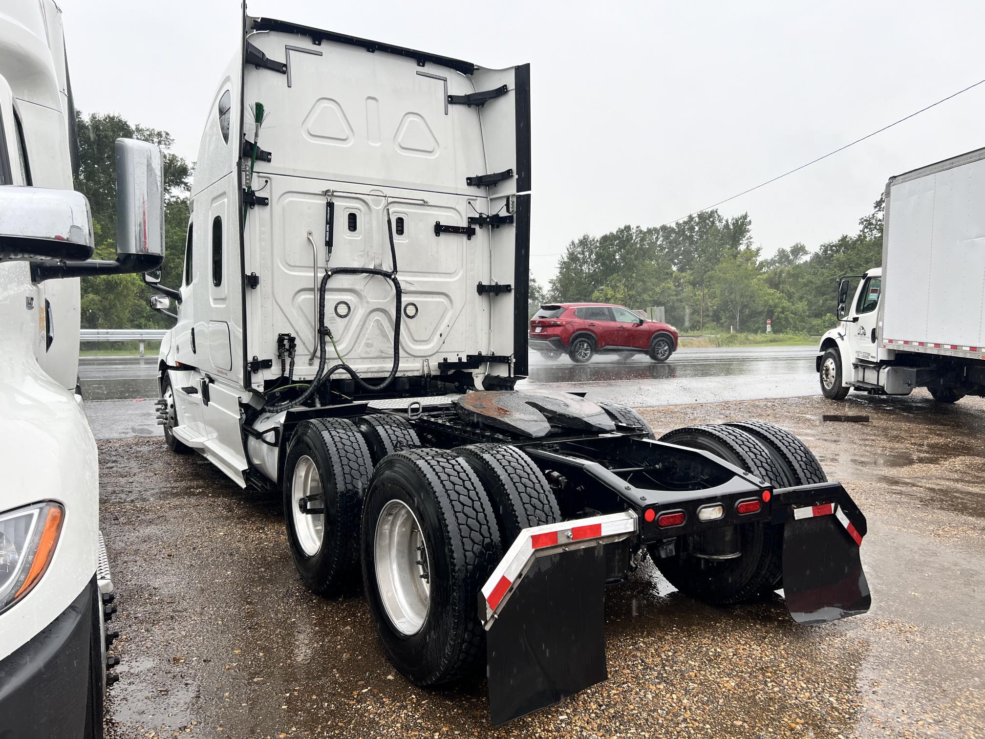 2019 FREIGHTLINER Cascadia - view 5 of 33