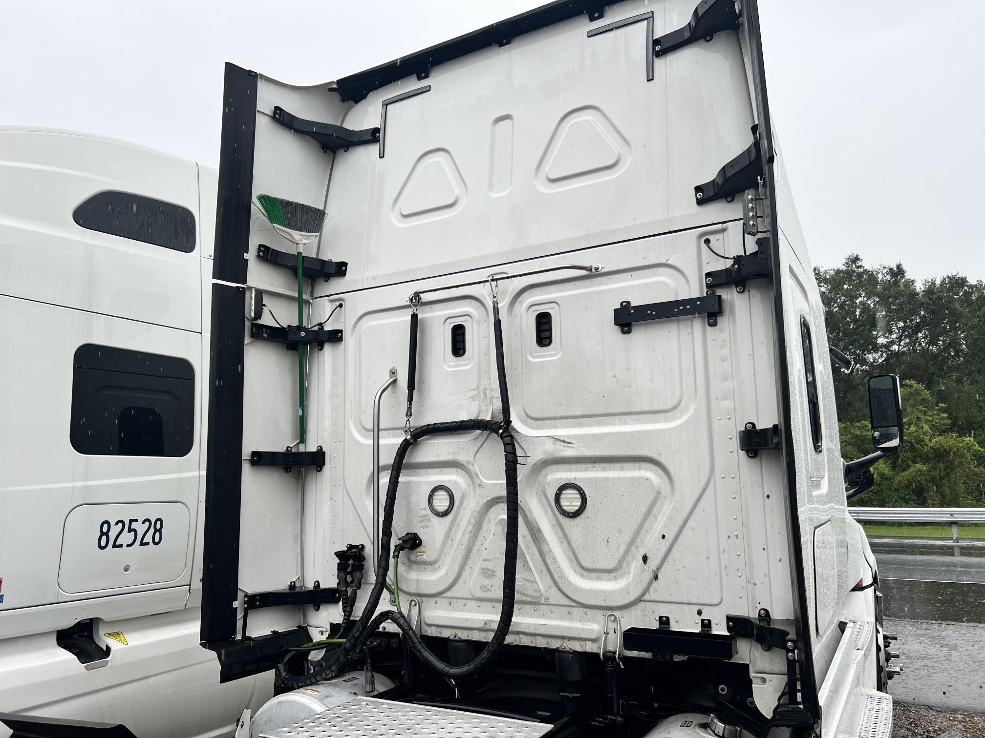 2019 FREIGHTLINER Cascadia - view 9 of 33