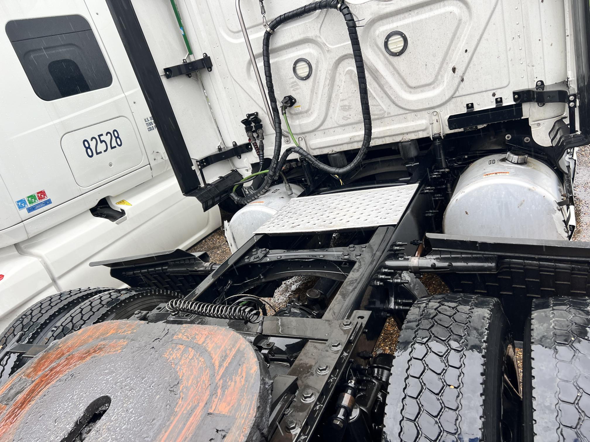 2019 FREIGHTLINER Cascadia - view 10 of 33