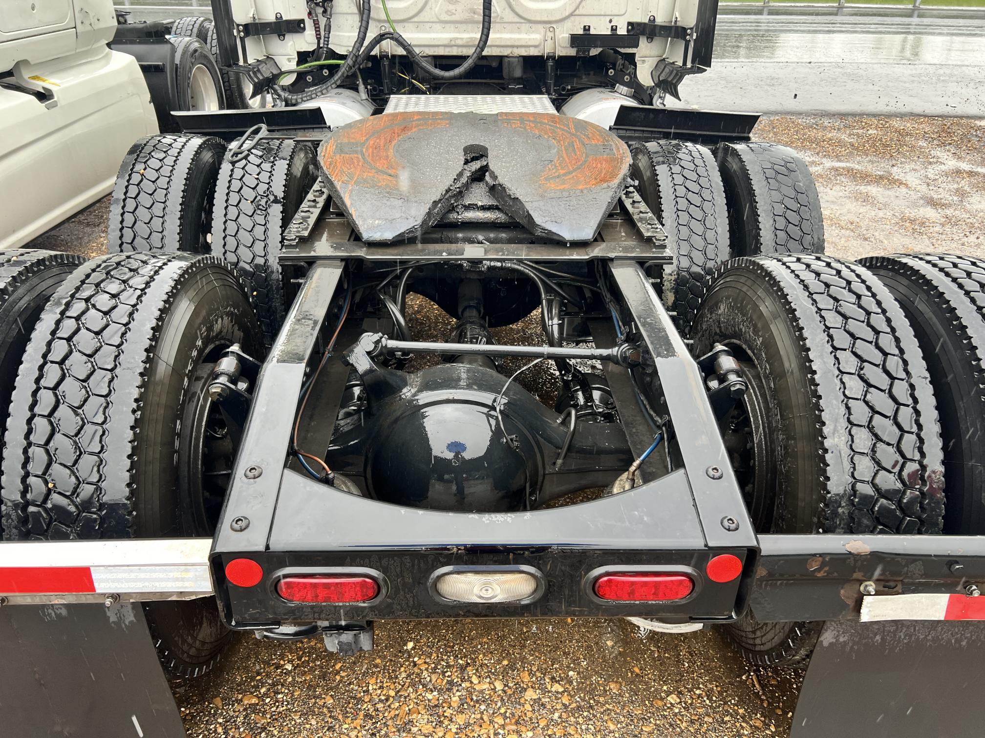 2019 FREIGHTLINER Cascadia - view 12 of 33