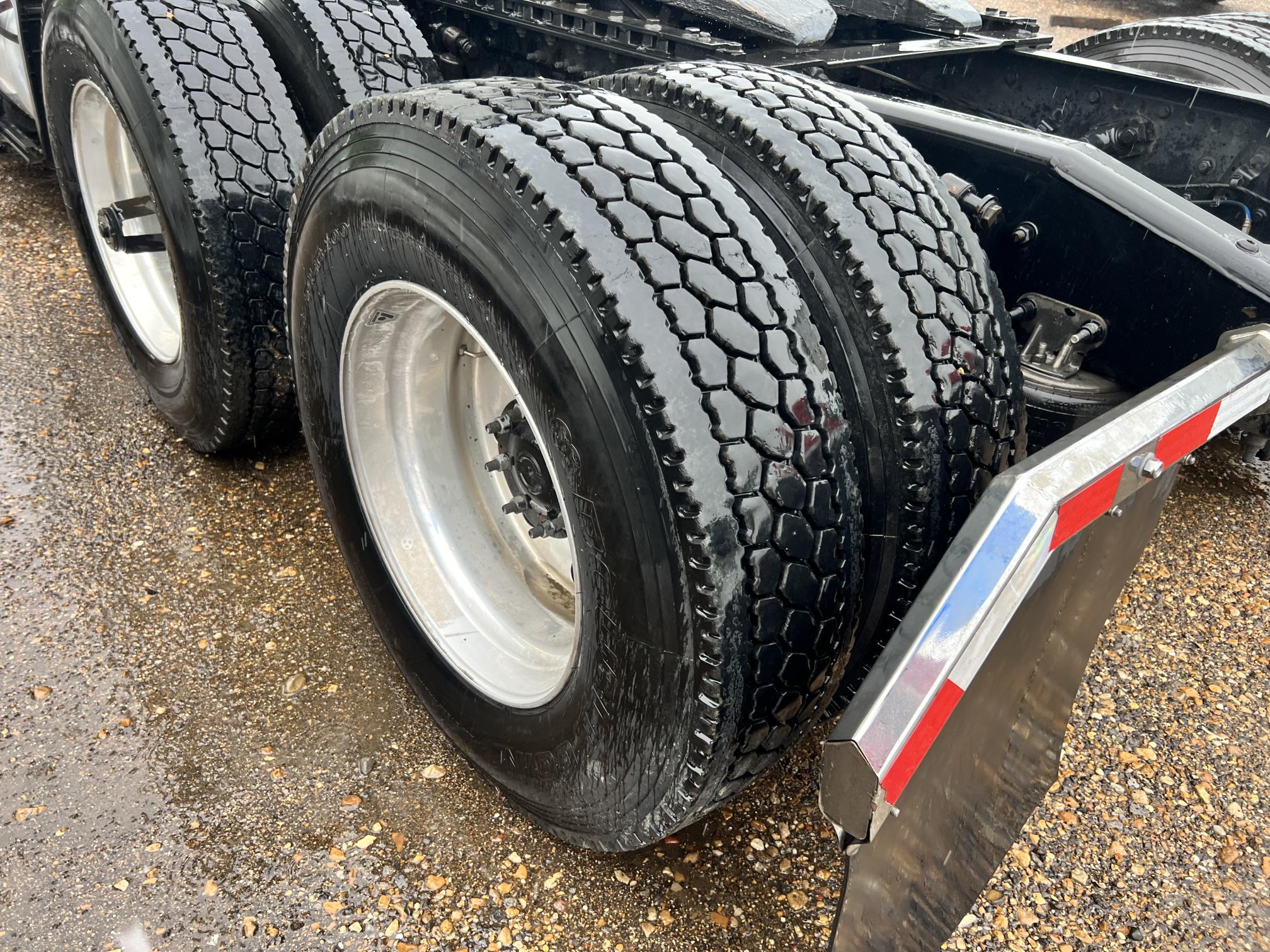 2019 FREIGHTLINER Cascadia - view 13 of 33