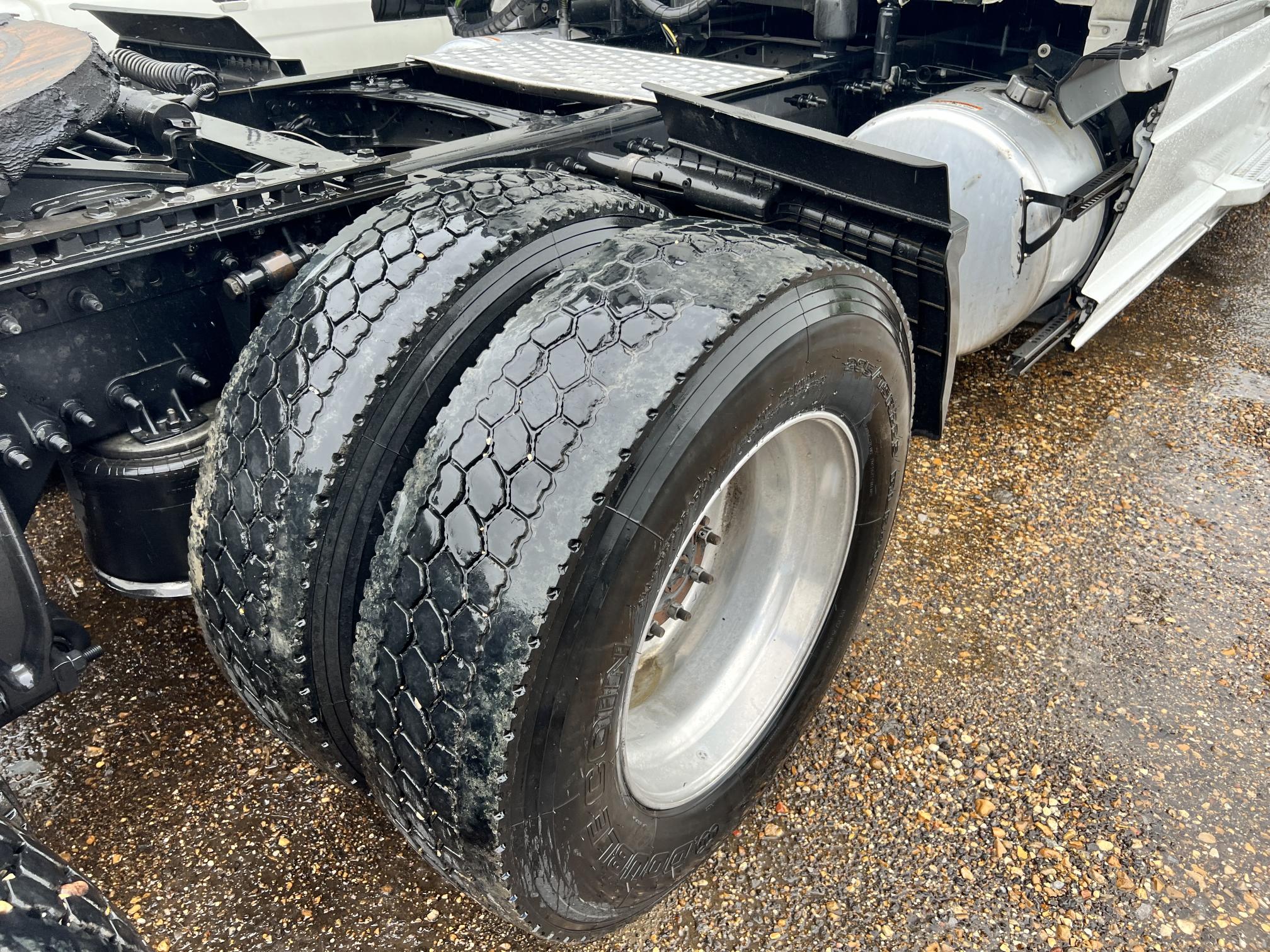 2019 FREIGHTLINER Cascadia - Image 18