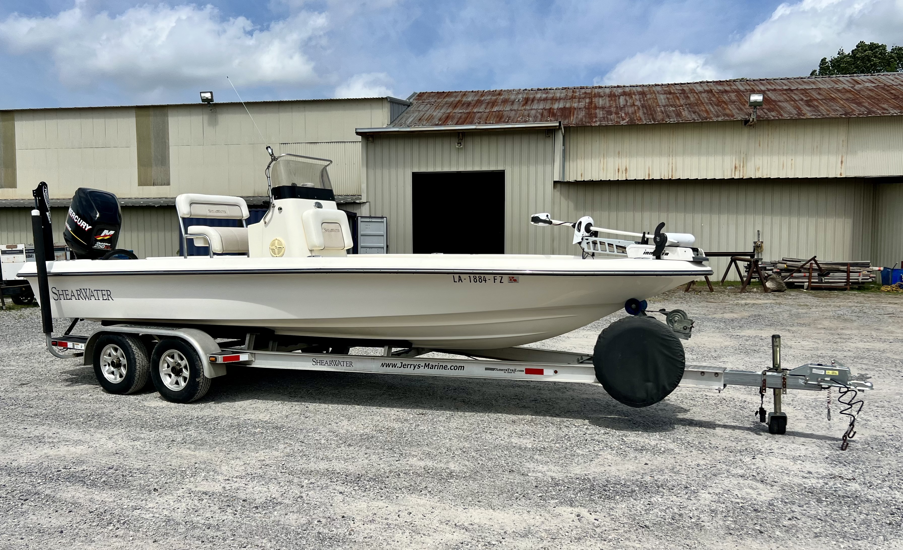 2011 SHEARWATER BOAT 23TE Bay Boat