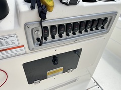 2011 SHEARWATER BOAT 23TE Bay Boat - Image 22