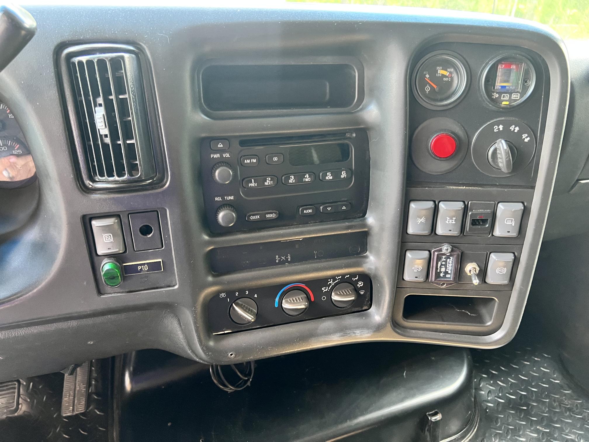 2007 GMC C5500 - Image 9