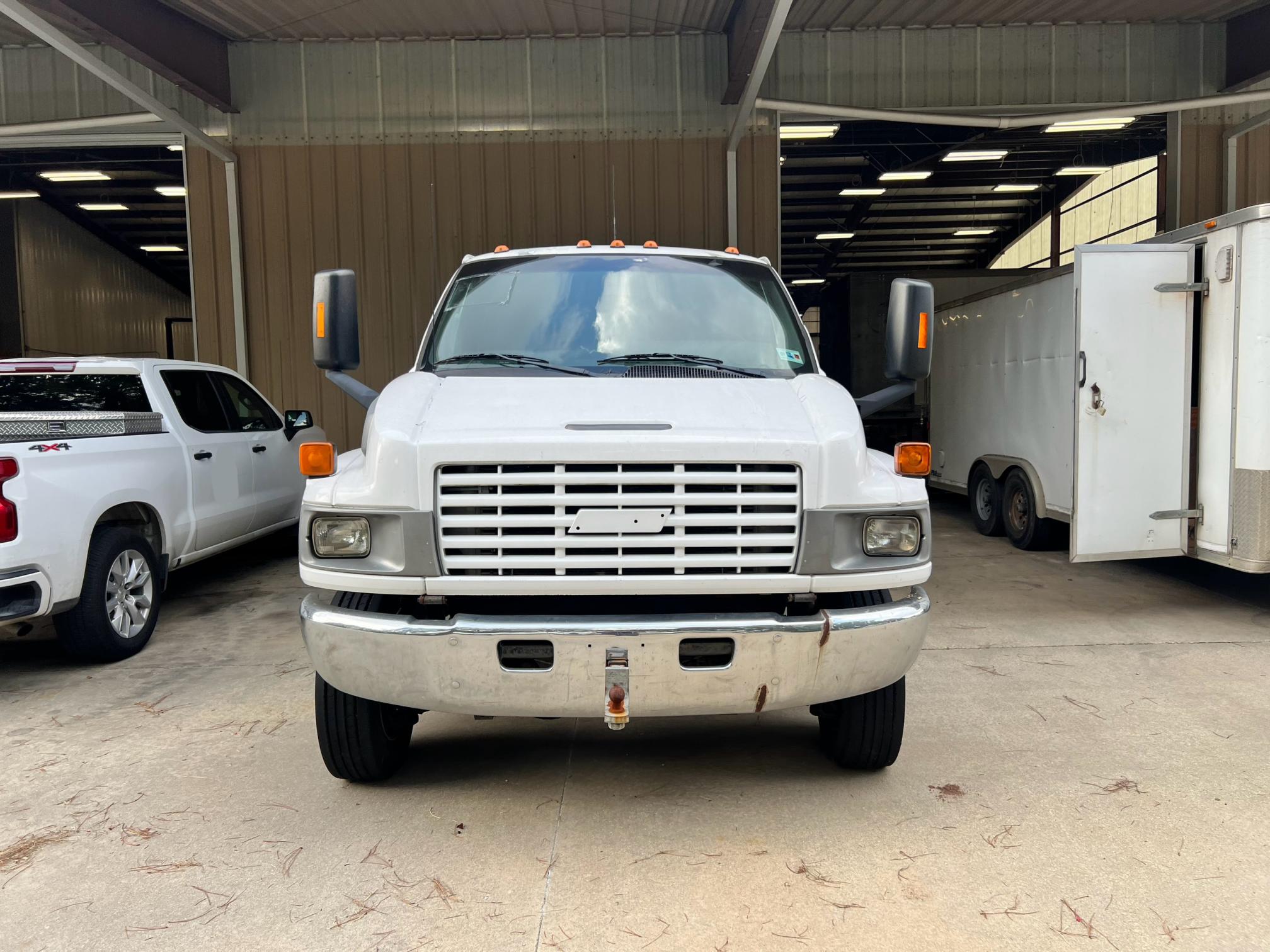 2007 GMC C5500 - Image 2