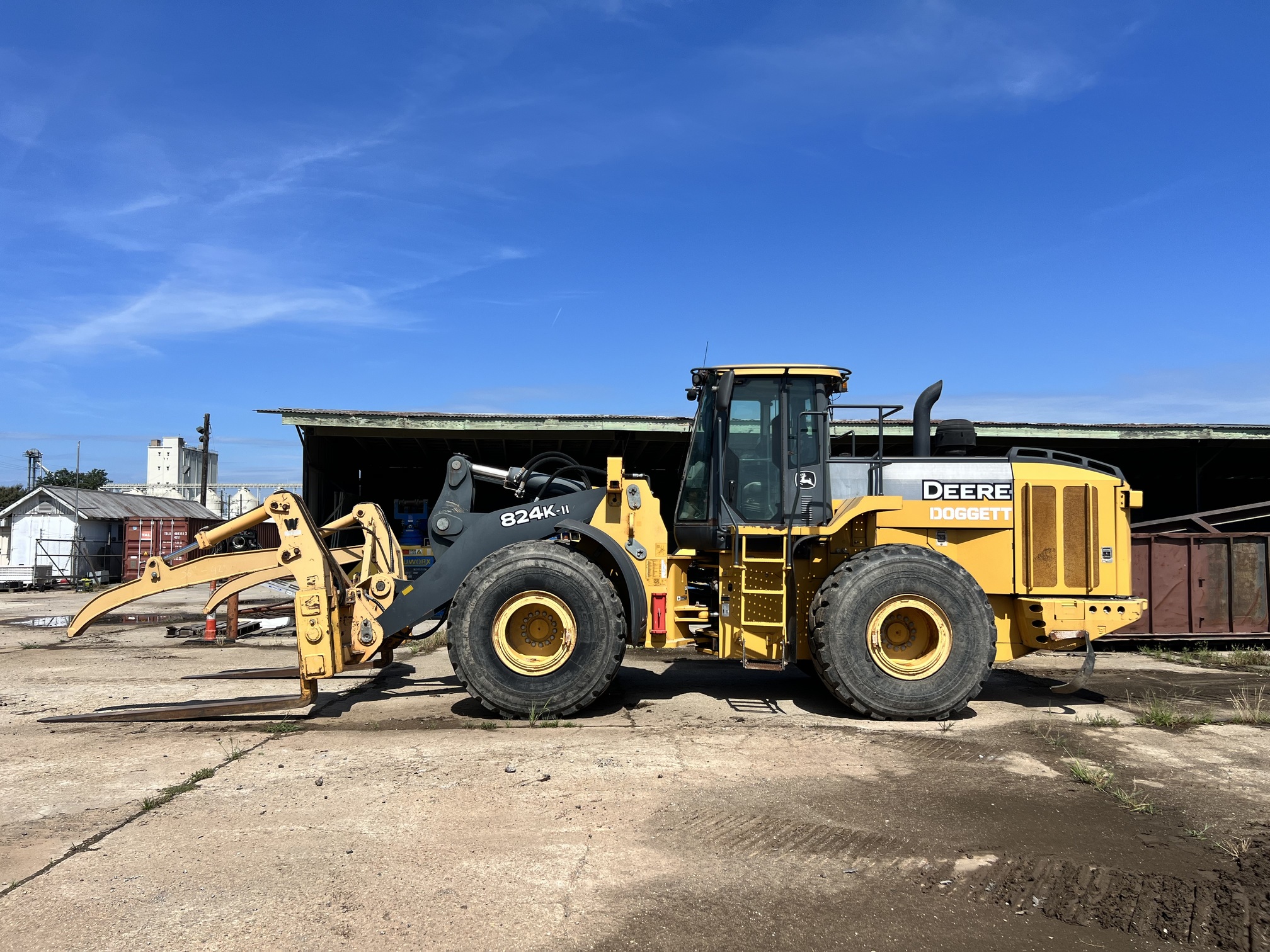 2015 DEERE 824K - Image 2