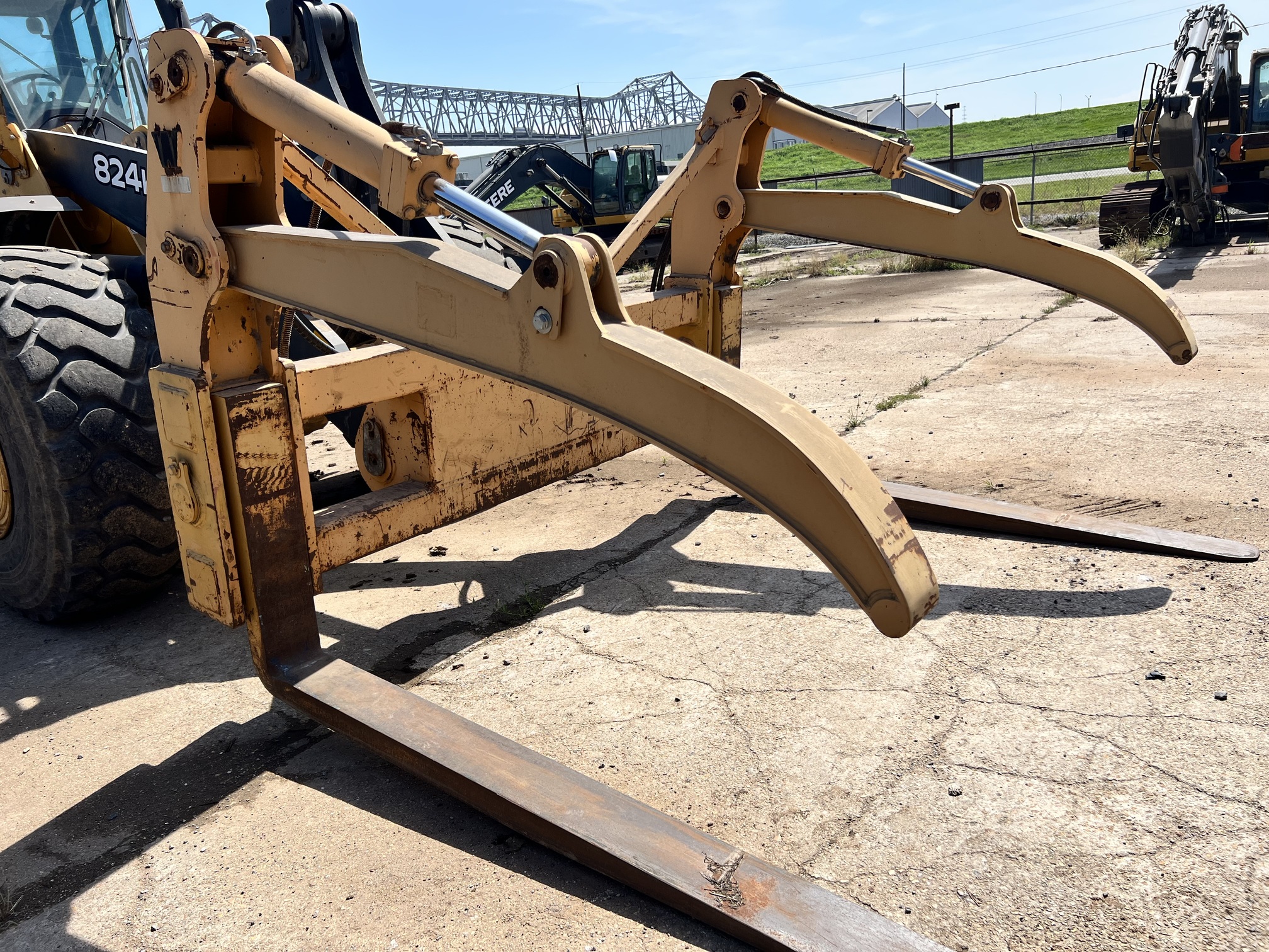 2015 DEERE 824K - Image 9