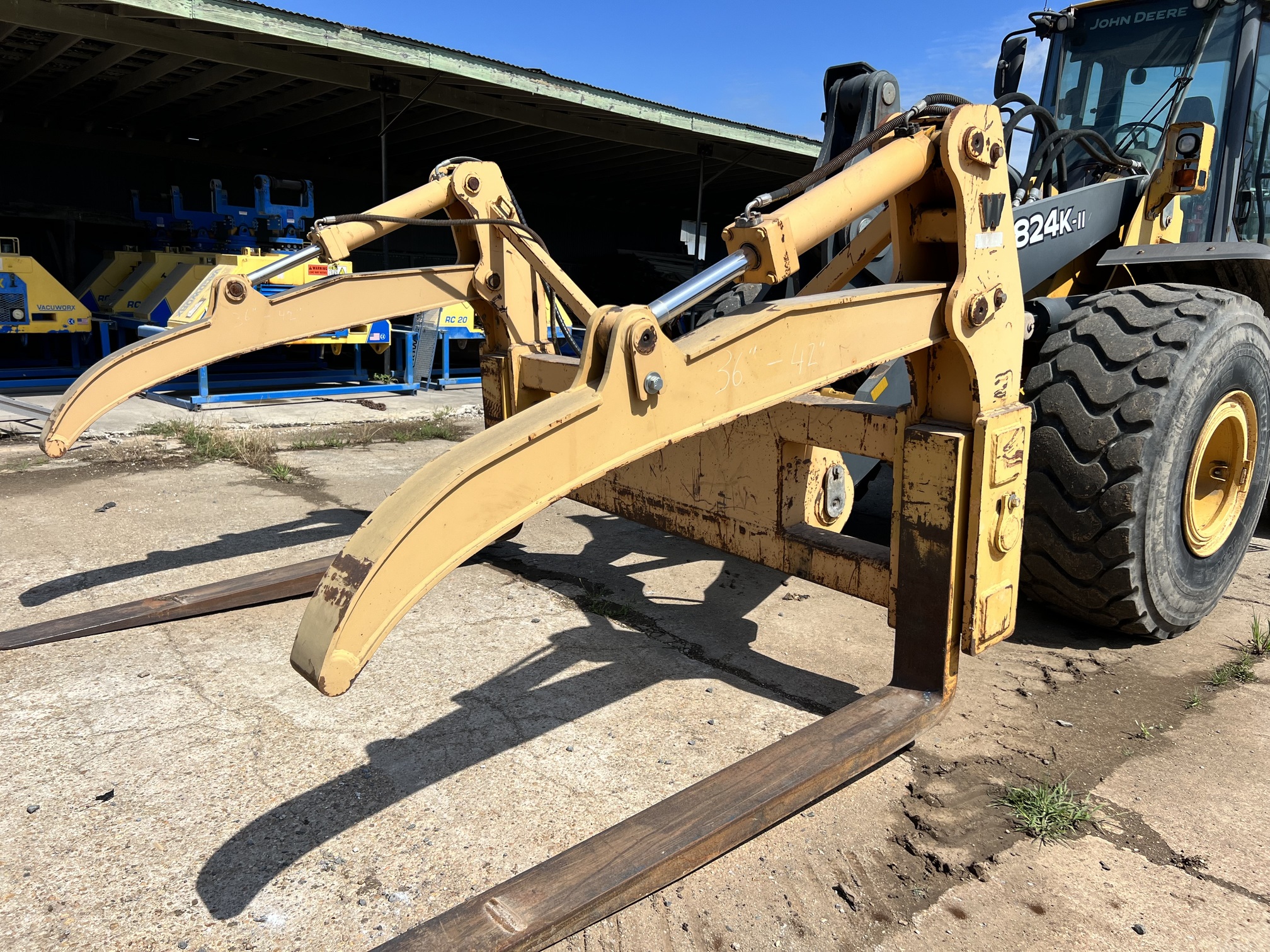 2015 DEERE 824K - Image 10