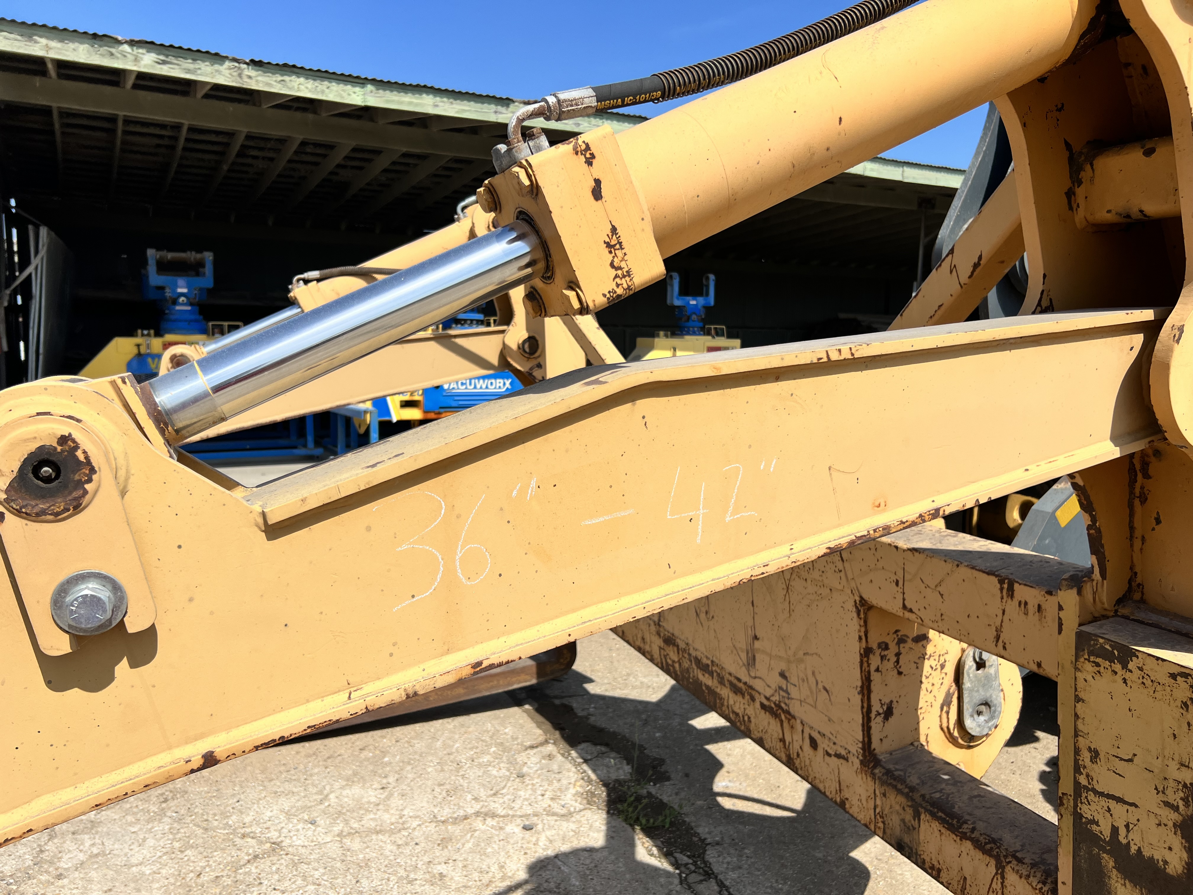 2015 DEERE 824K - Image 11