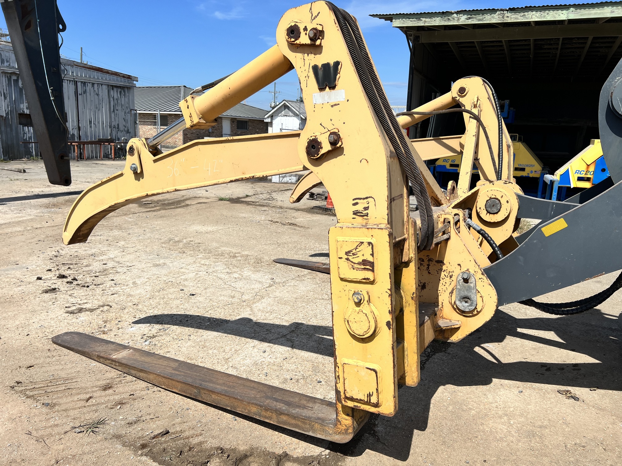 2015 DEERE 824K - Image 12