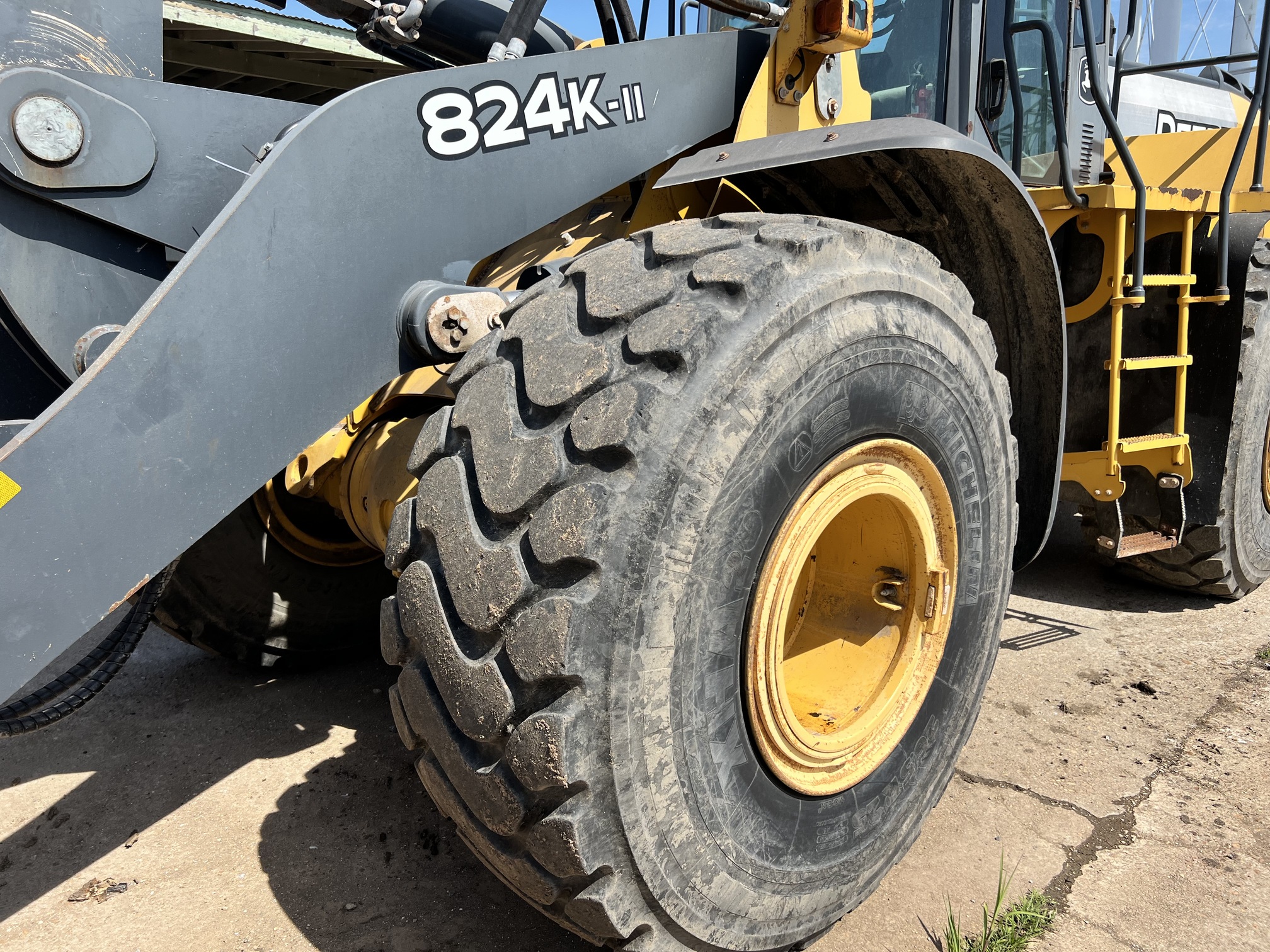 2015 DEERE 824K - Image 13