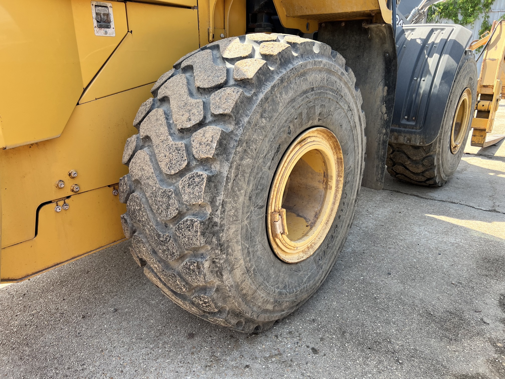 2015 DEERE 824K - Image 15