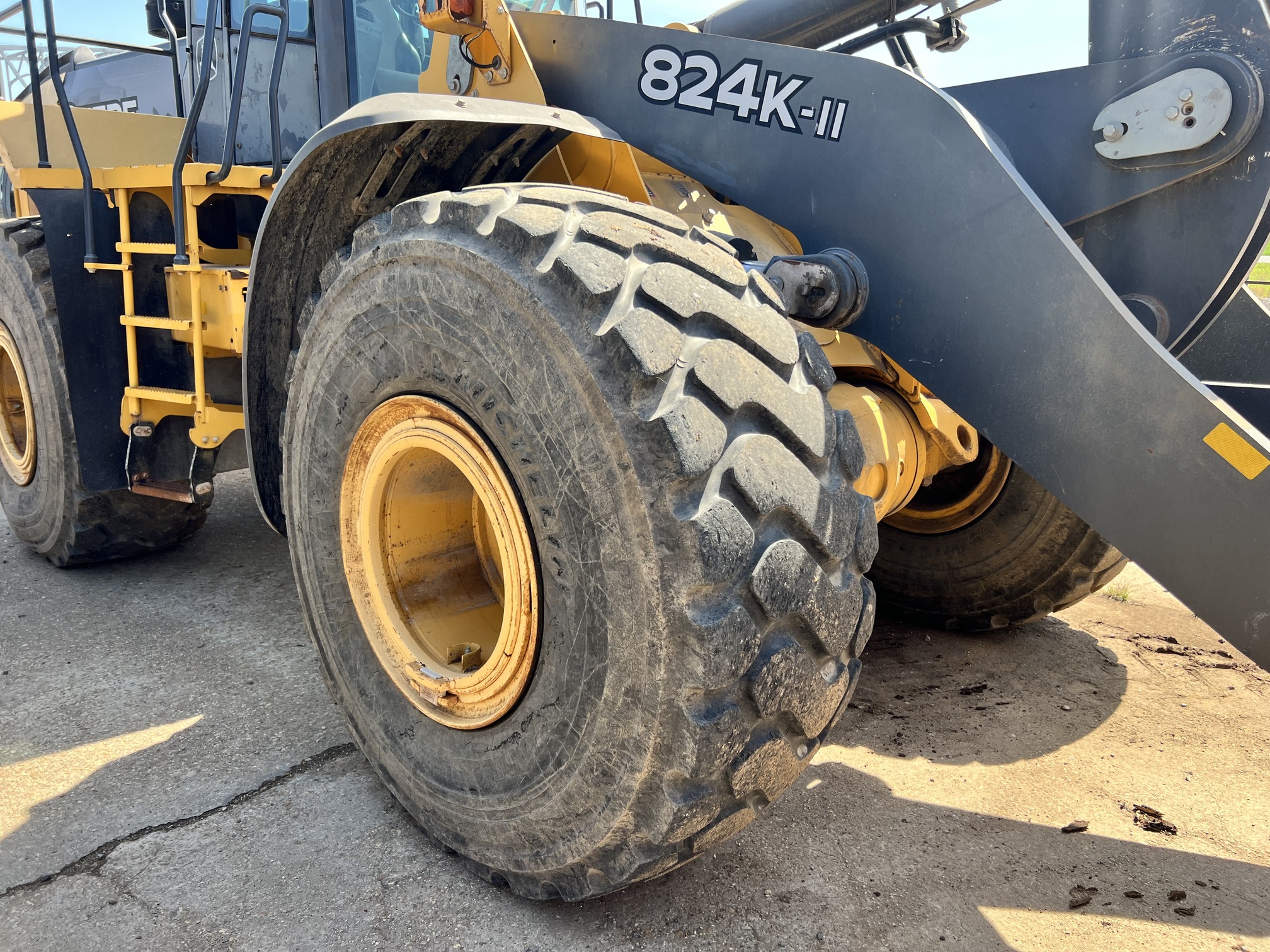 2015 DEERE 824K - Image 16