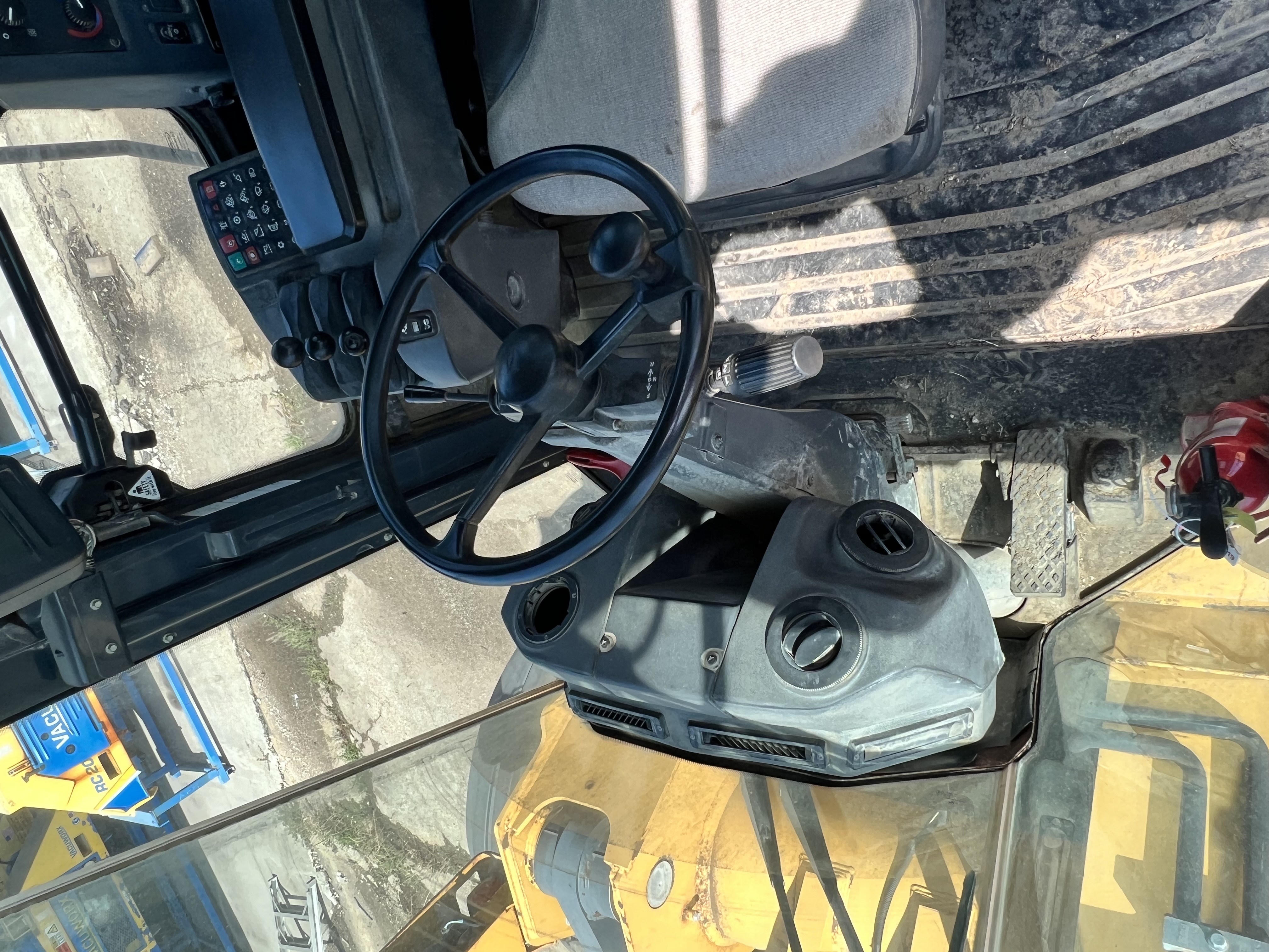 2015 DEERE 824K - Image 25