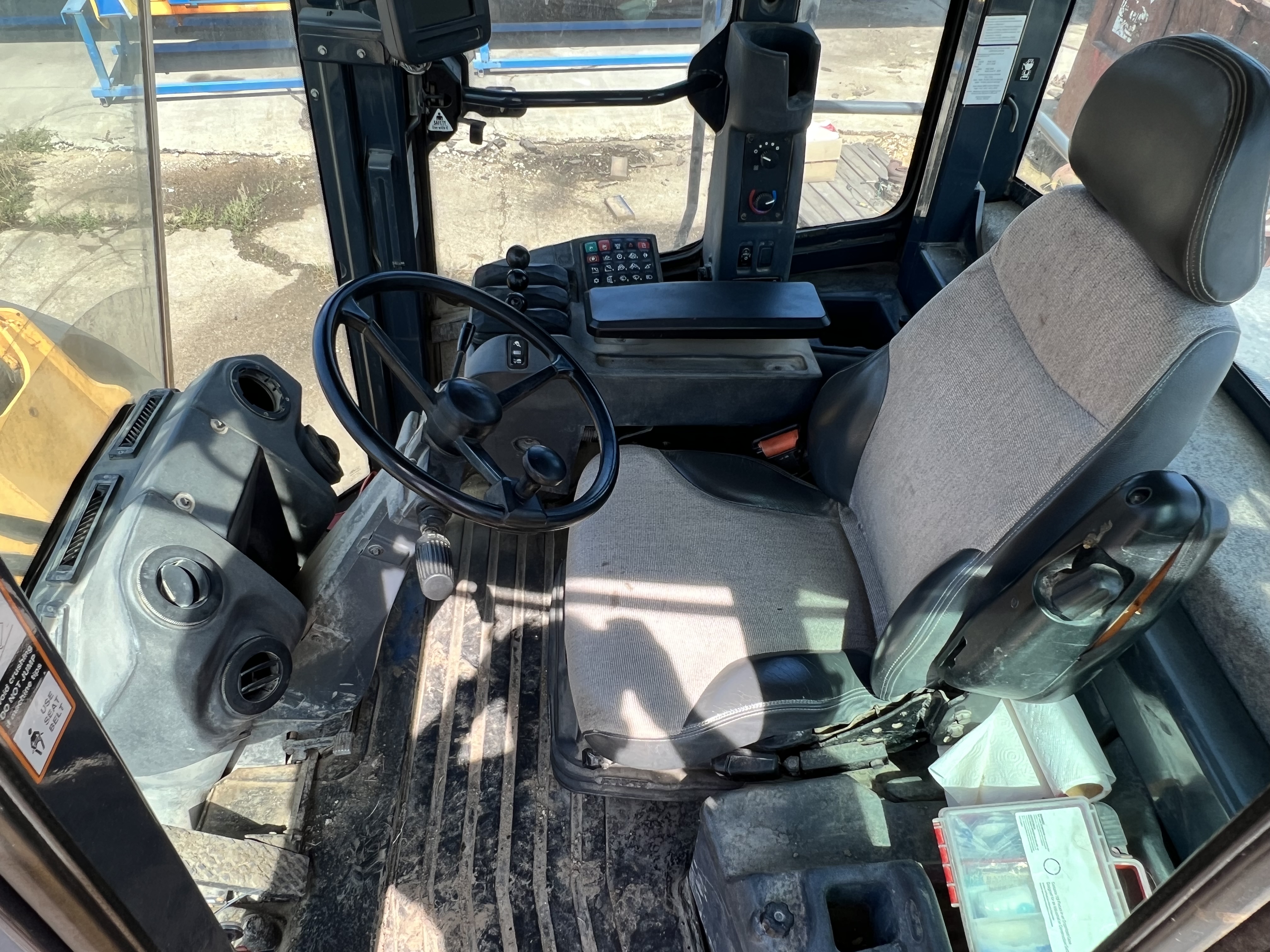 2015 DEERE 824K - Image 31