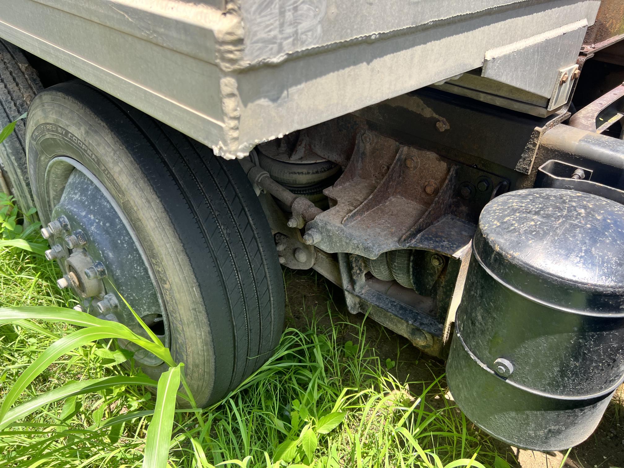 1997 INTERNATIONAL F4900 - view 9 of 19